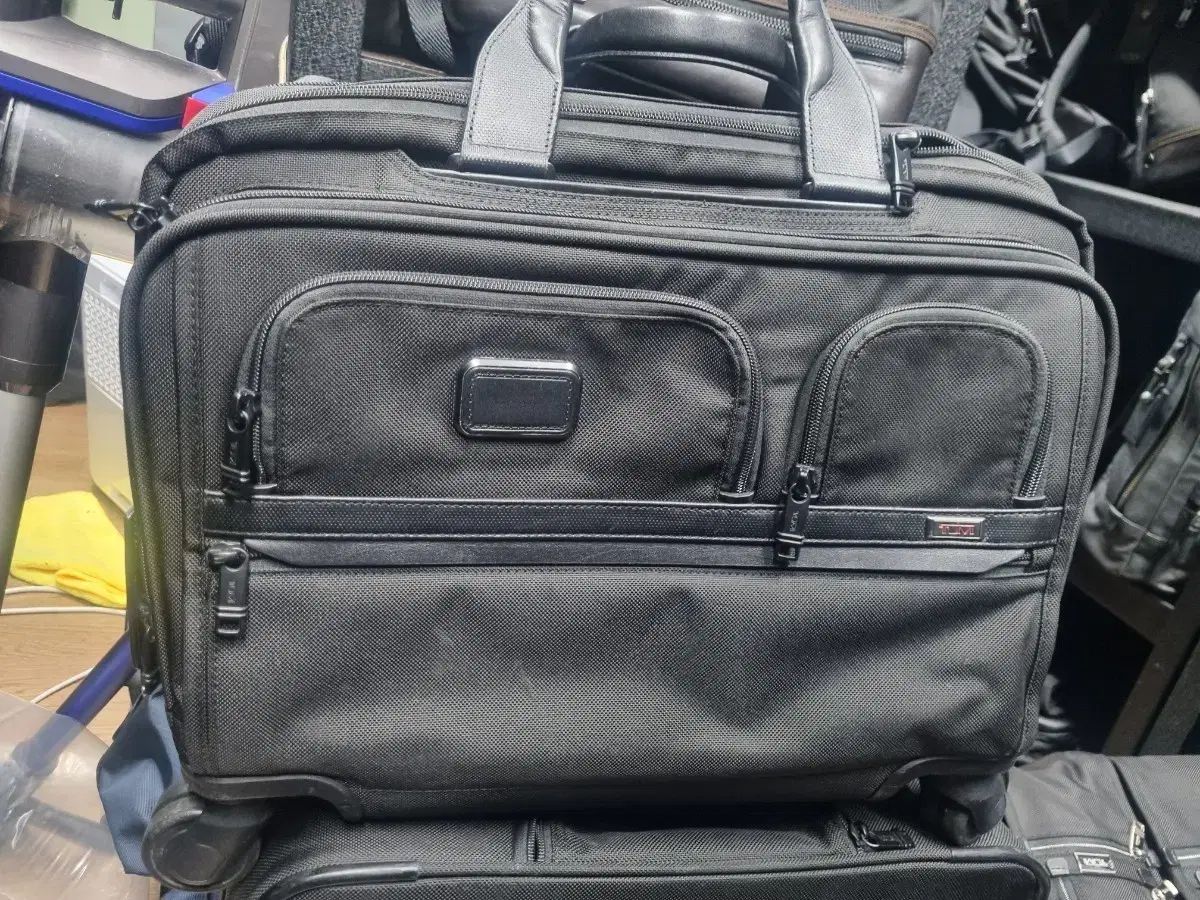 トゥミ アルファ3 4ホイール 機内持ち込みキャリアー