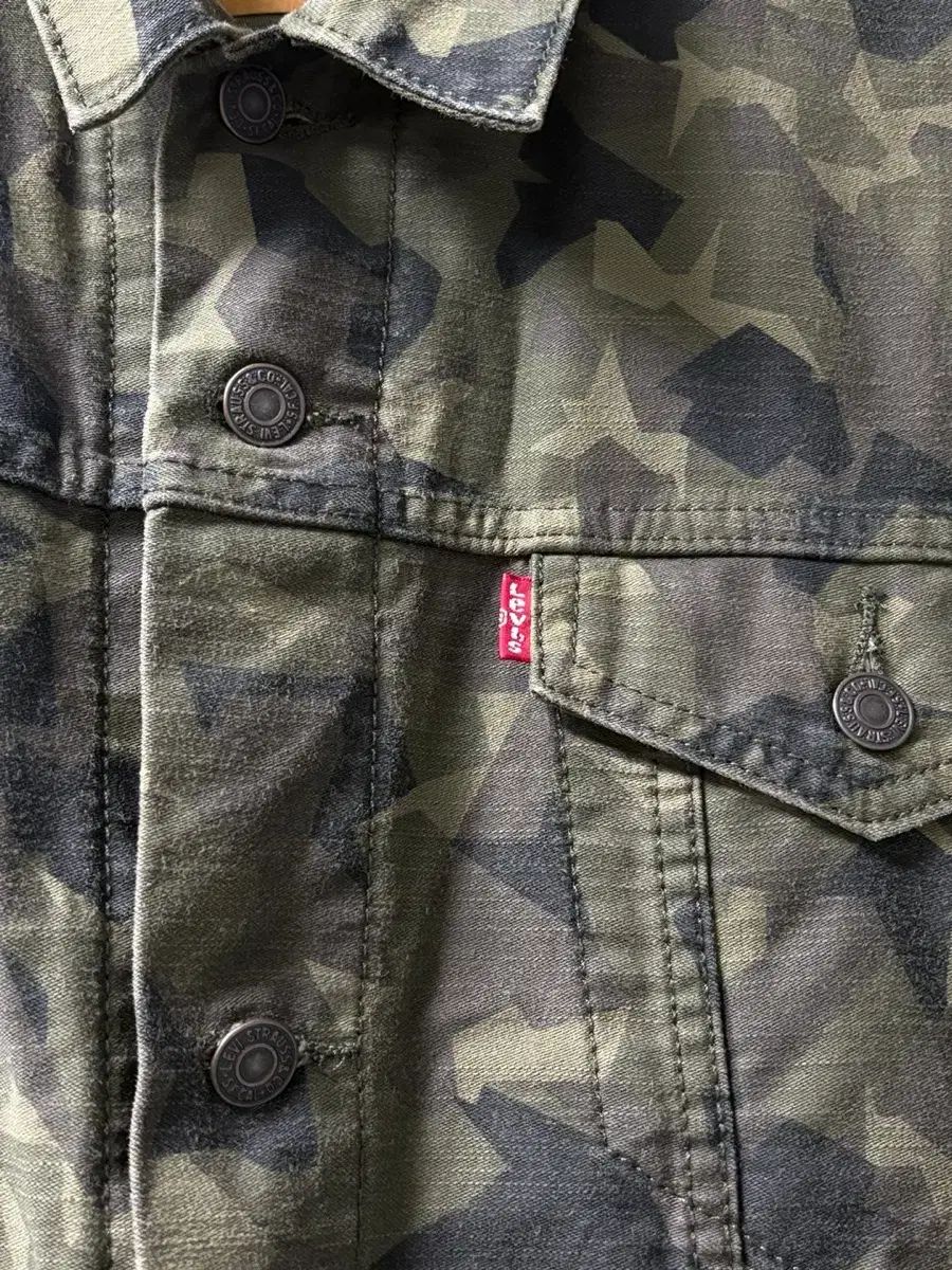 リーバイス カモフラ トラッカー ジャケット