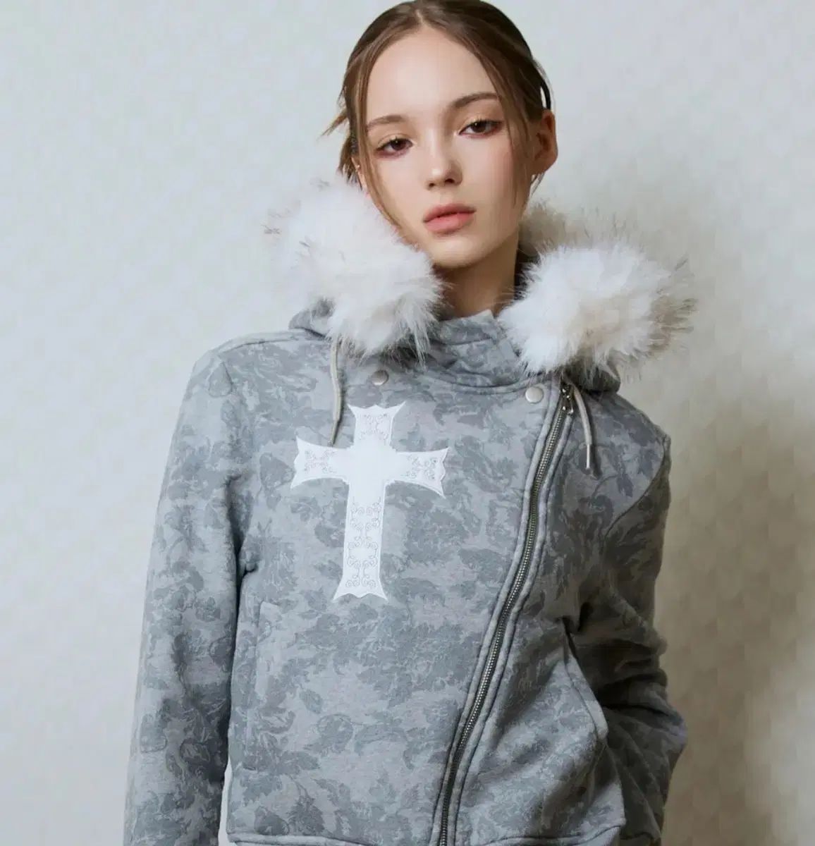 LUVISTRUE ファー フーディー ジップアップ トップス アウター