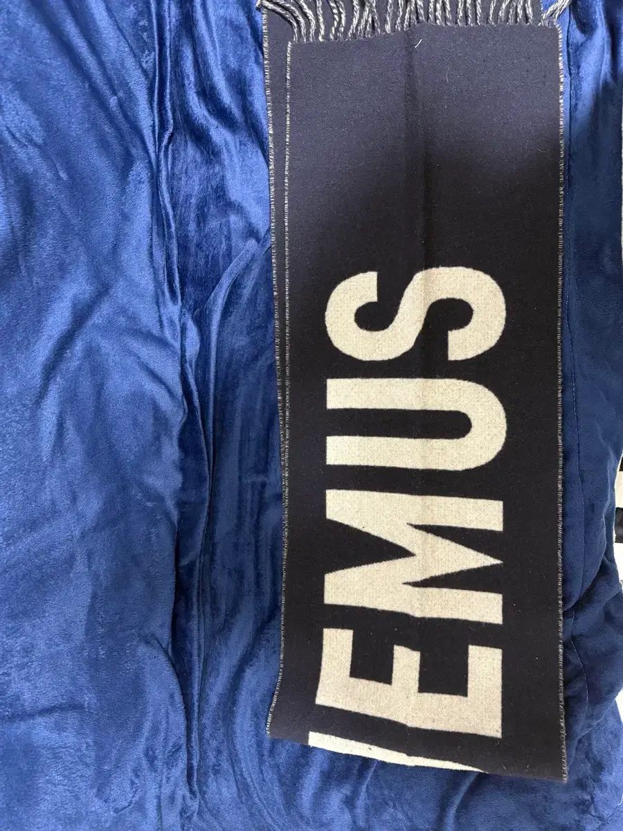 JACQUEMUS ジャックムス レシャルフ スカーフ ネイビー - メルカリ