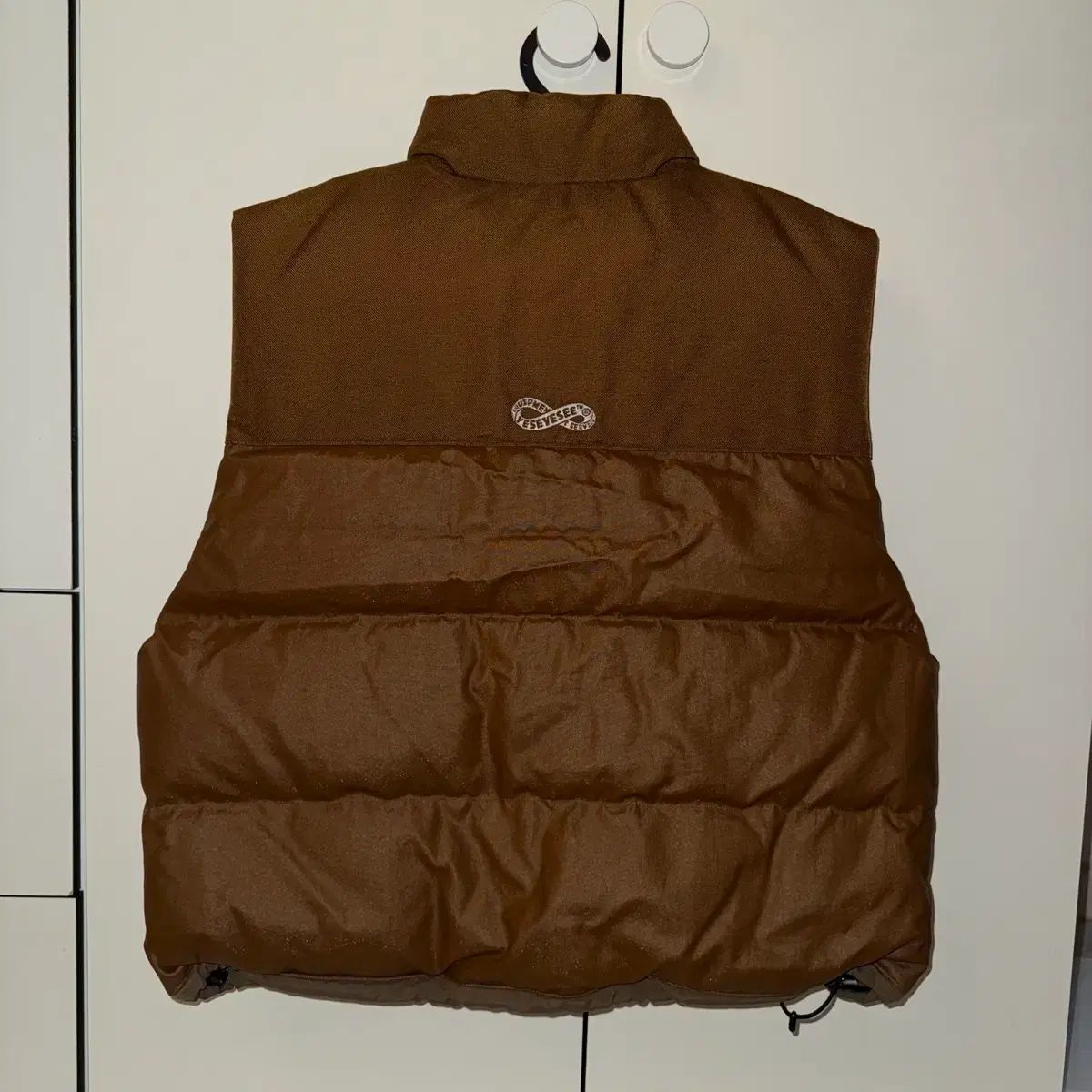YESEYESEE イェスアイシー ダウン ベスト ブラウン S