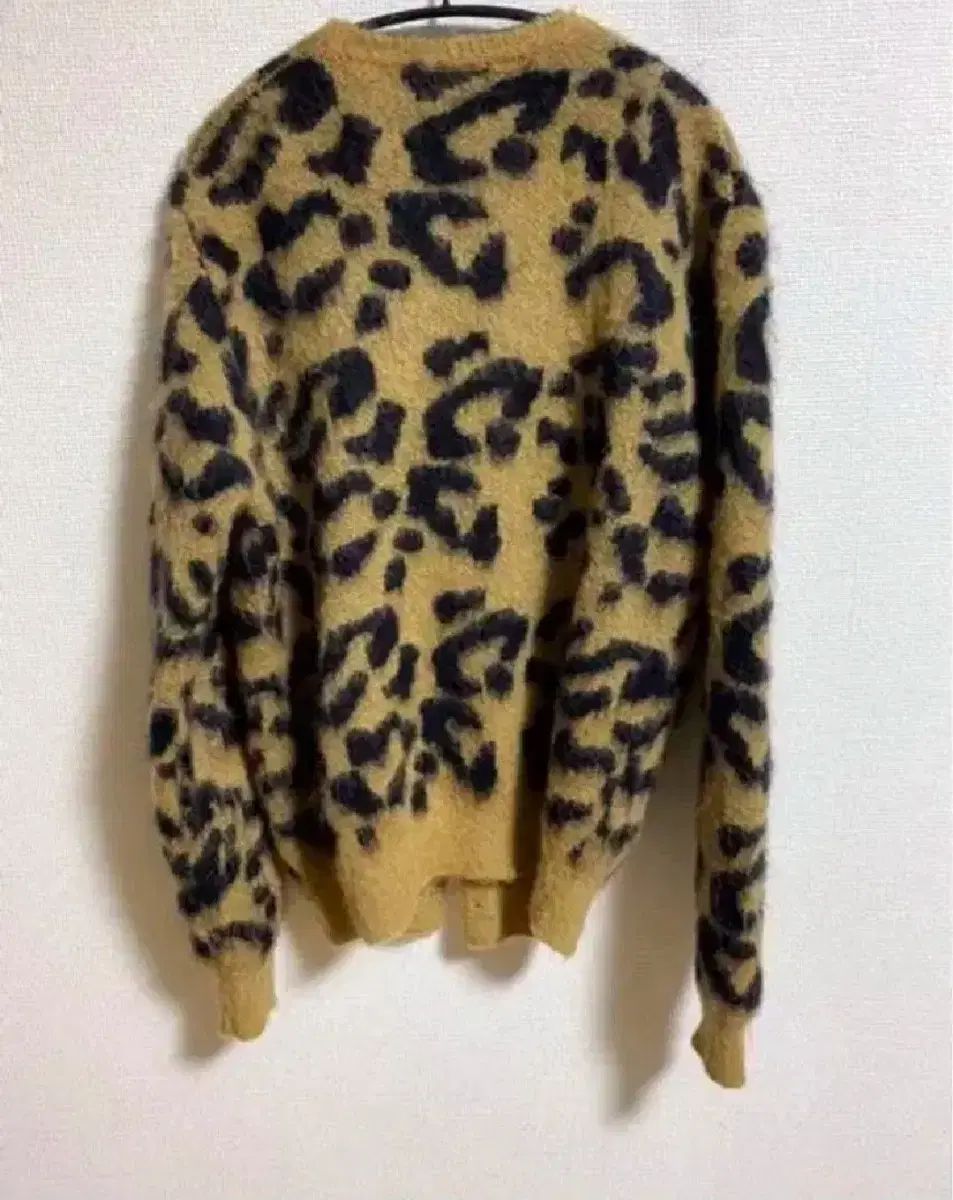 菅田将暉着用 TOGA(トーガ) ビリリース レオパード カーディガン 46