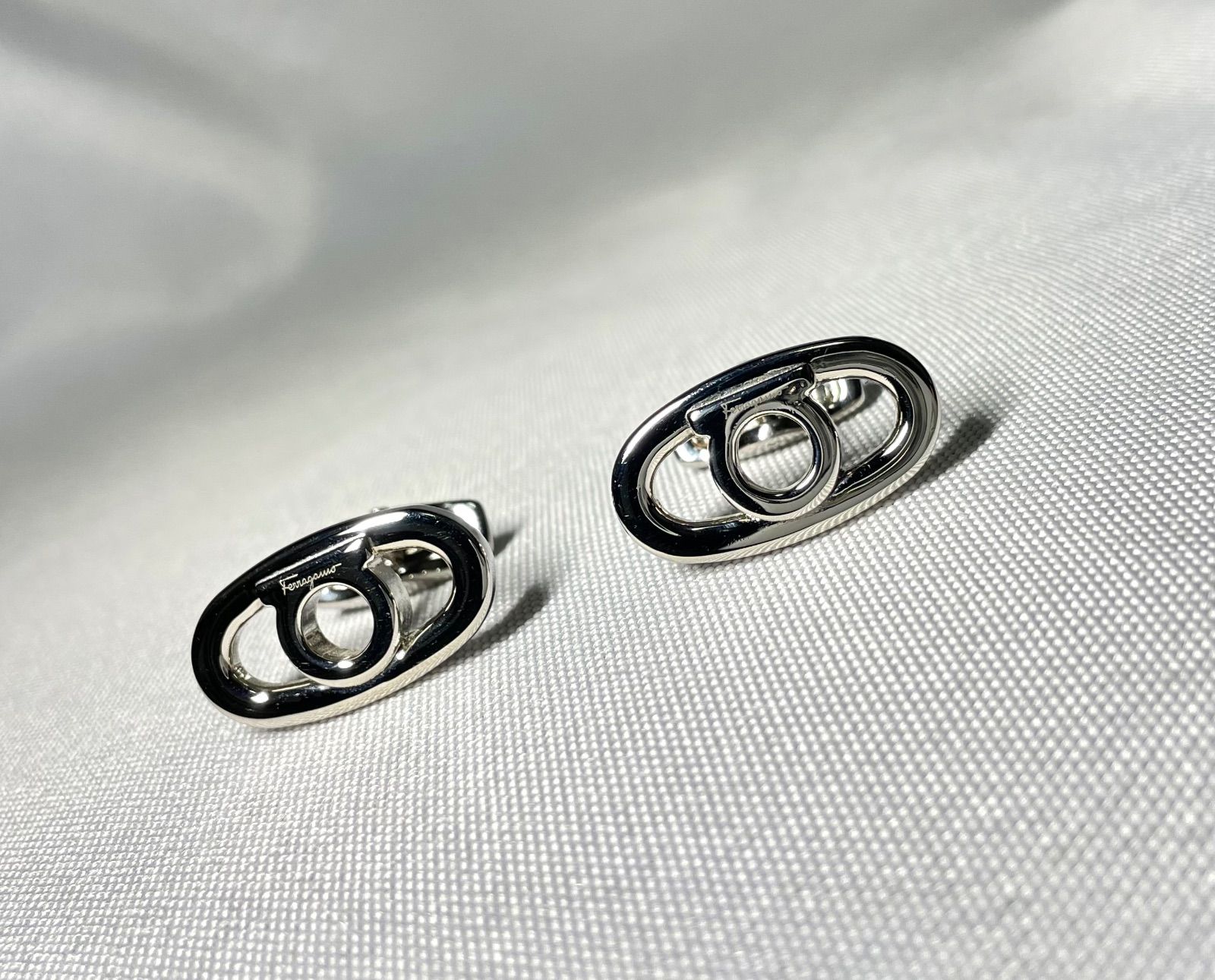 美品 Salvatore Ferragamo サルヴァトーレフェラガモ ガンチーニ