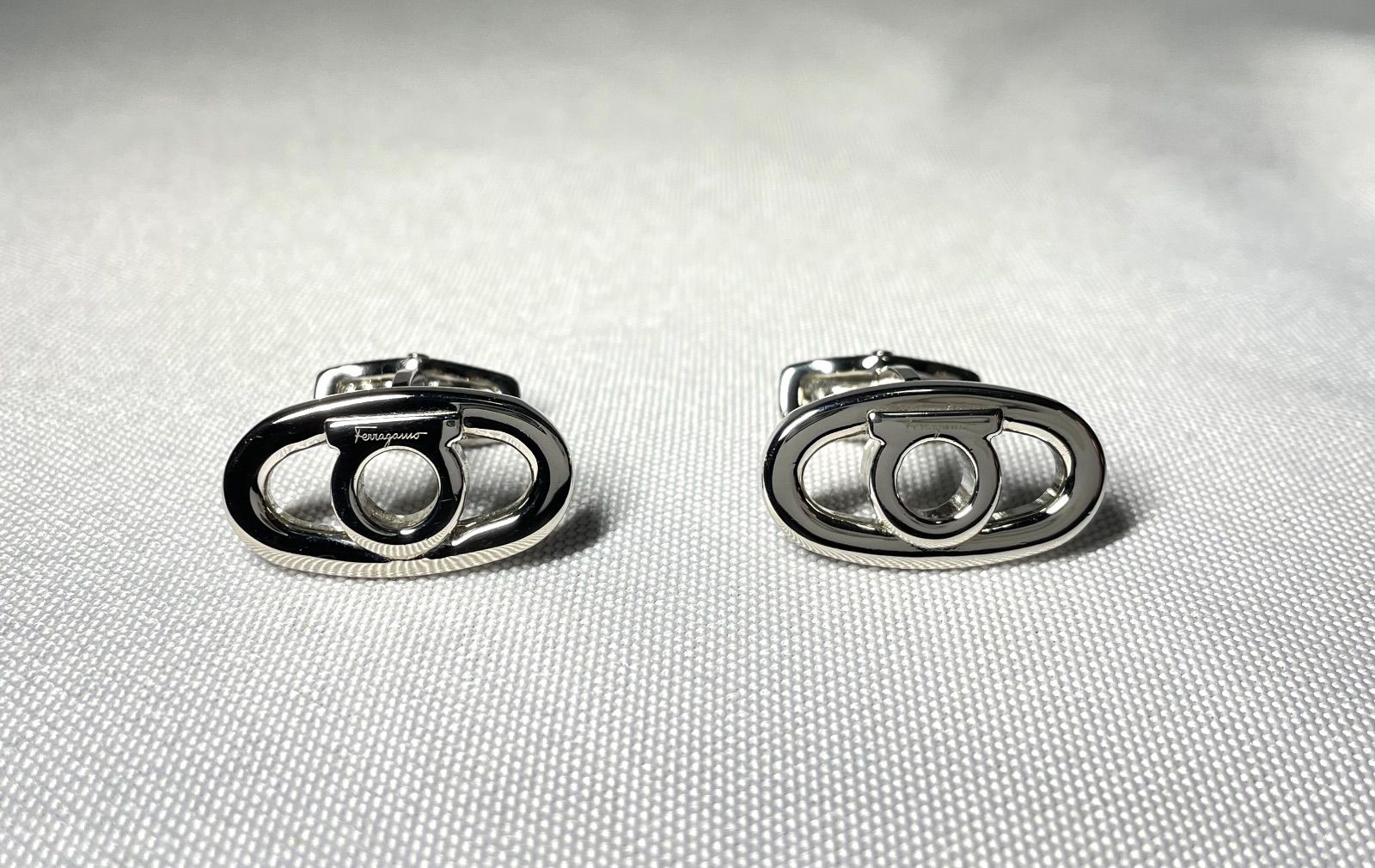 美品 Salvatore Ferragamo サルヴァトーレフェラガモ ガンチーニ