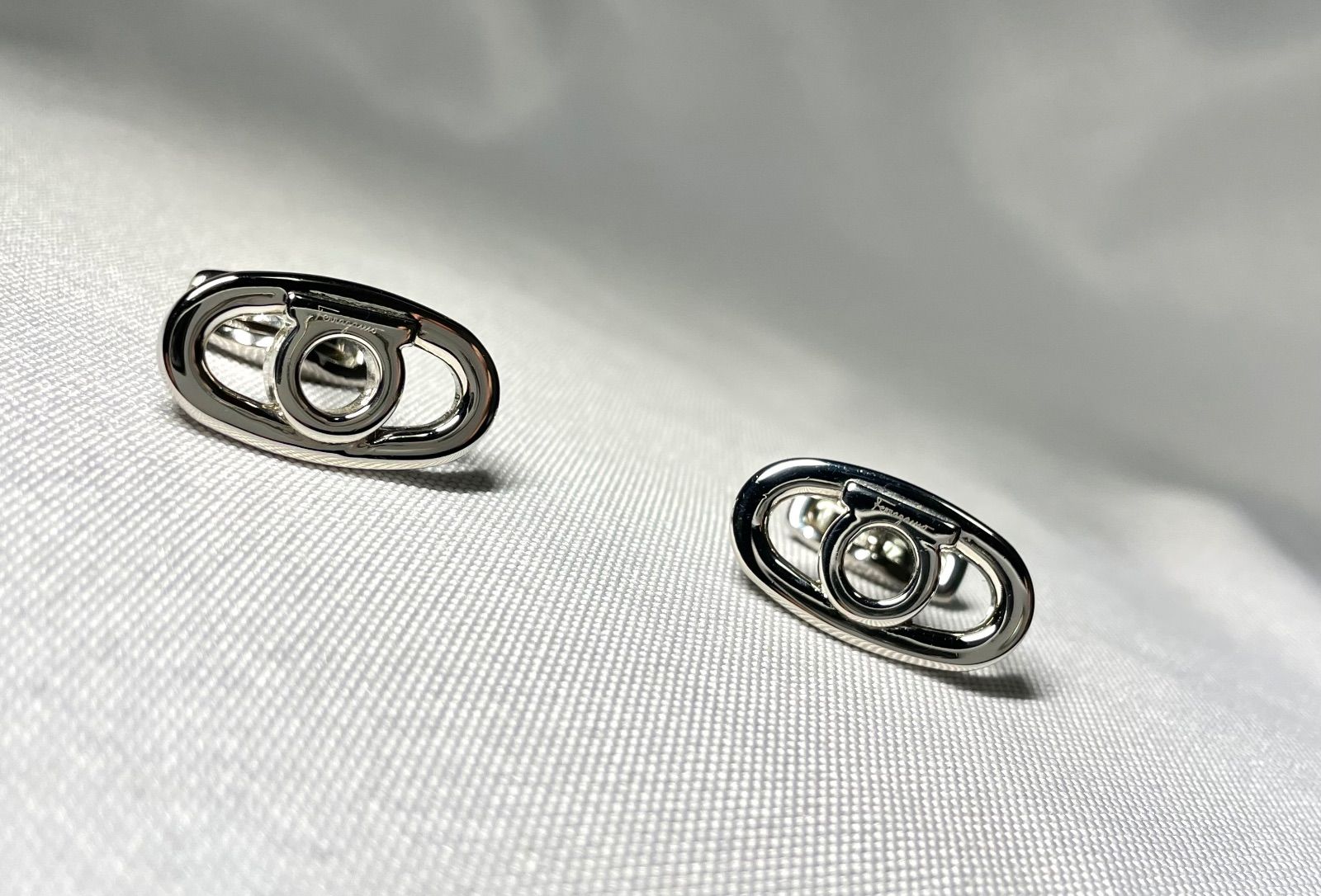 美品 Salvatore Ferragamo サルヴァトーレフェラガモ ガンチーニ