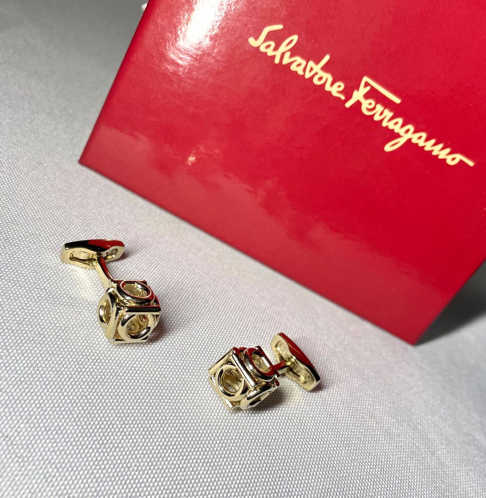 美品 希少 Salvatore Ferragamo サルヴァトーレフェラガモ 立体3D