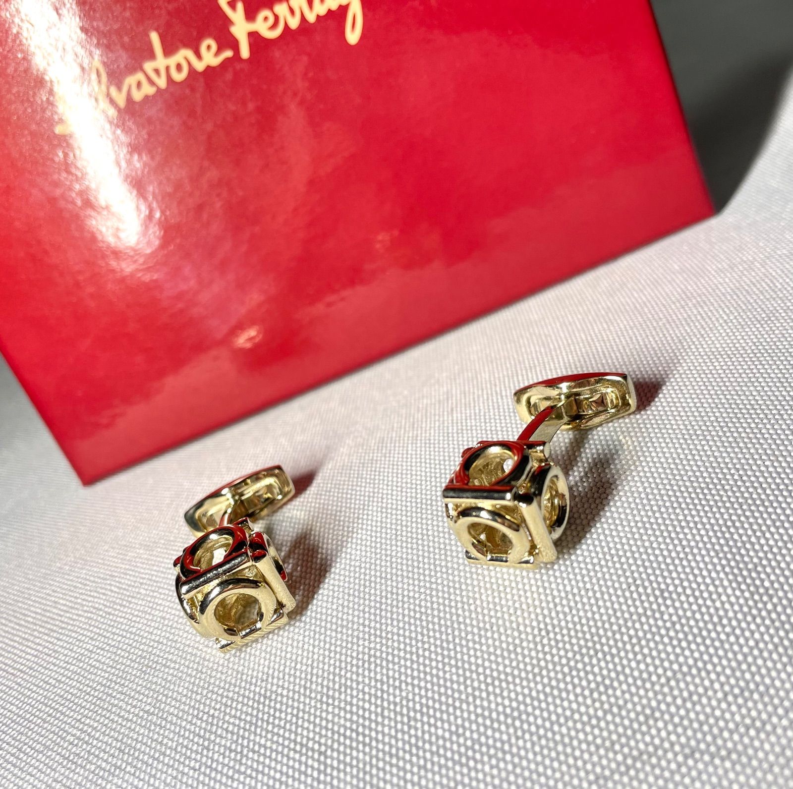 美品 希少 Salvatore Ferragamo サルヴァトーレフェラガモ 立体3D