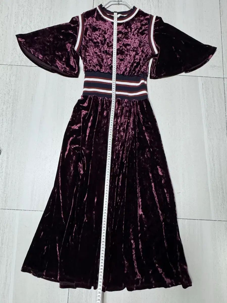  THE ILMA ツアーベルベット フ ONE PIECE size バーガンディ 長袖 七分袖 その他