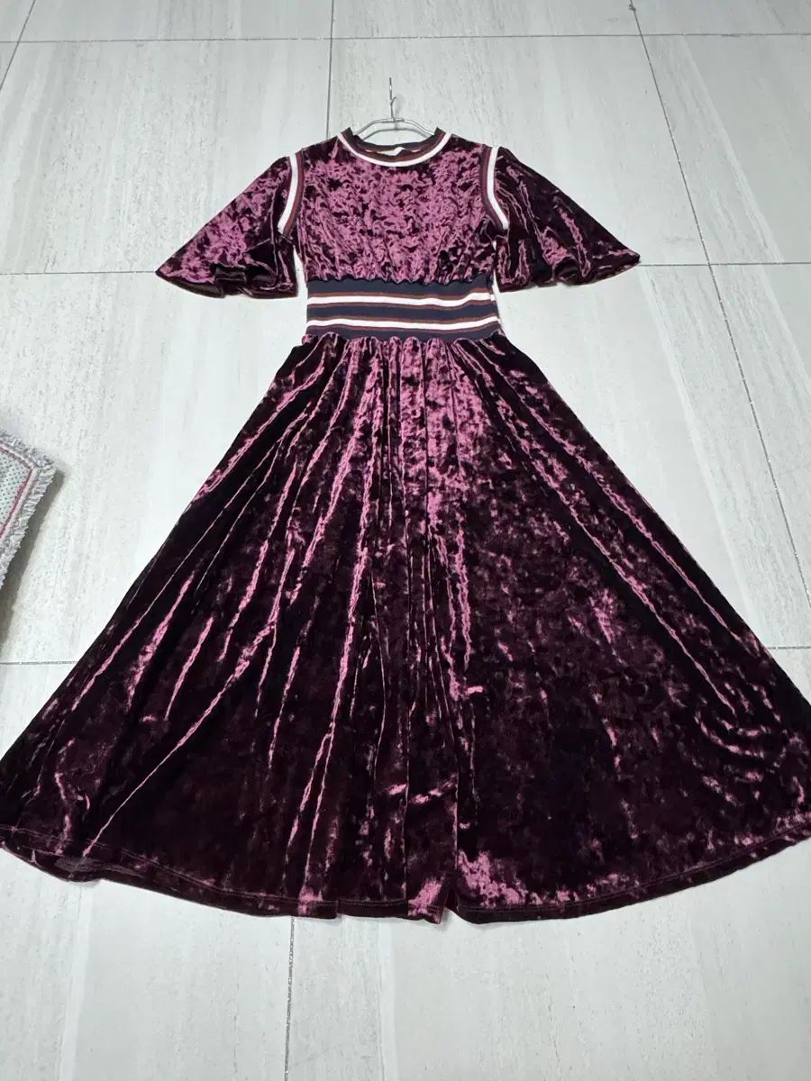 THE ILMA ツアーベルベット フ ONE PIECE size バーガンディ