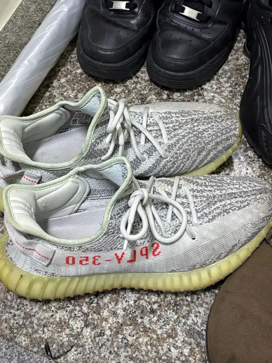 アディダス イージーブースト 350 V 2 ブルーティント