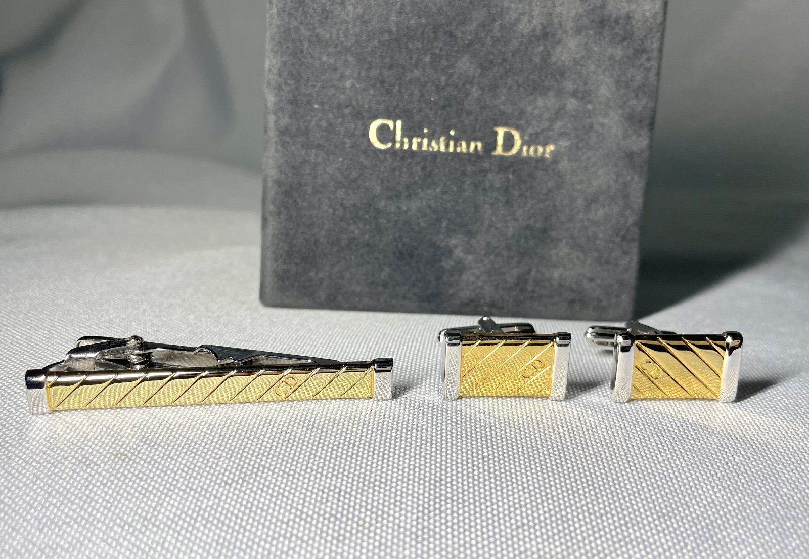 Dior ディオール CDロゴ＆斜めライン ゴールド＆シルバーメタリックカフス ネクタイピン セット タイピン カフリンクス ケース有
