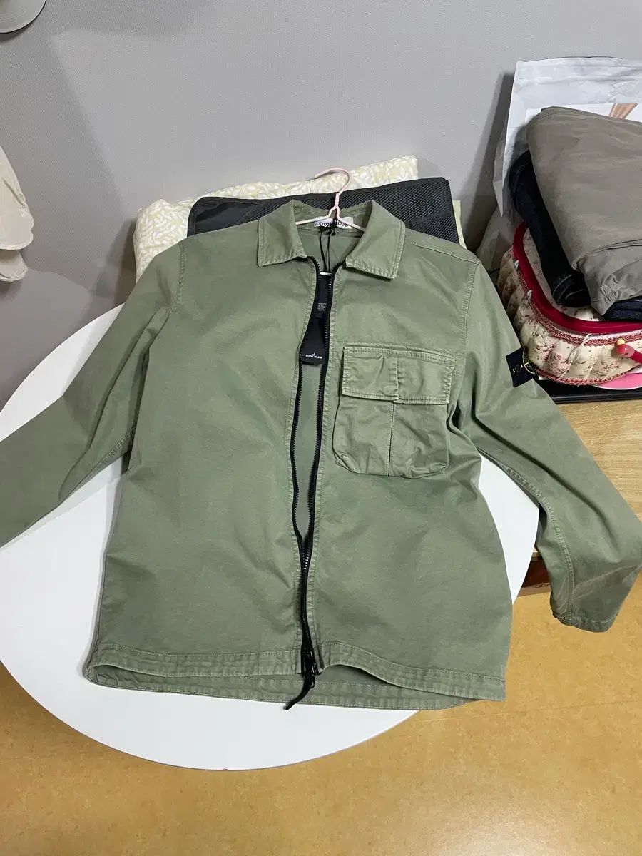 ＜STONE ＞23ss OVERSHIRT カーキ ストーンアイランド 23ss コットン オーバーサイズシャツ セージ