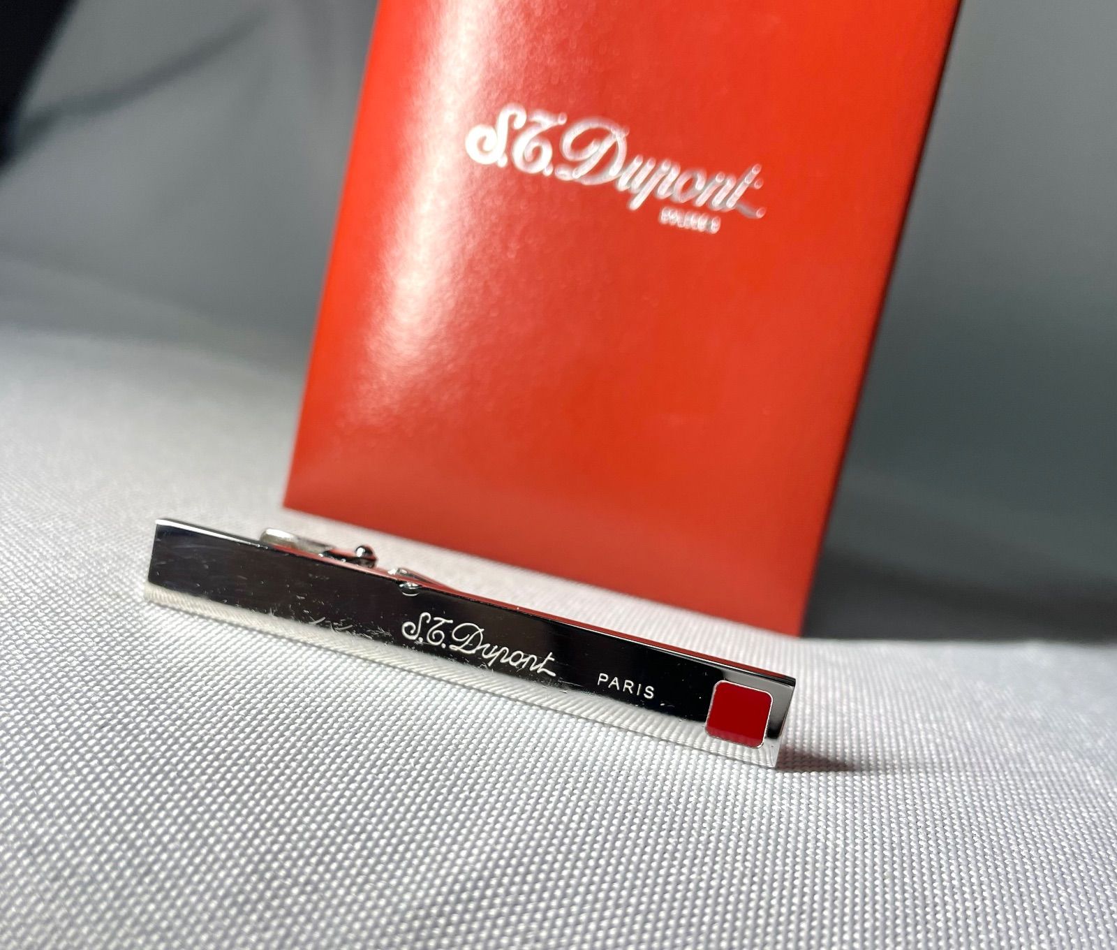 S.T.Dupont デュポン ブランドロゴ文字 レッド -鏡面シルバー ネクタイピン タイピン タイバー メンズ ケースあり