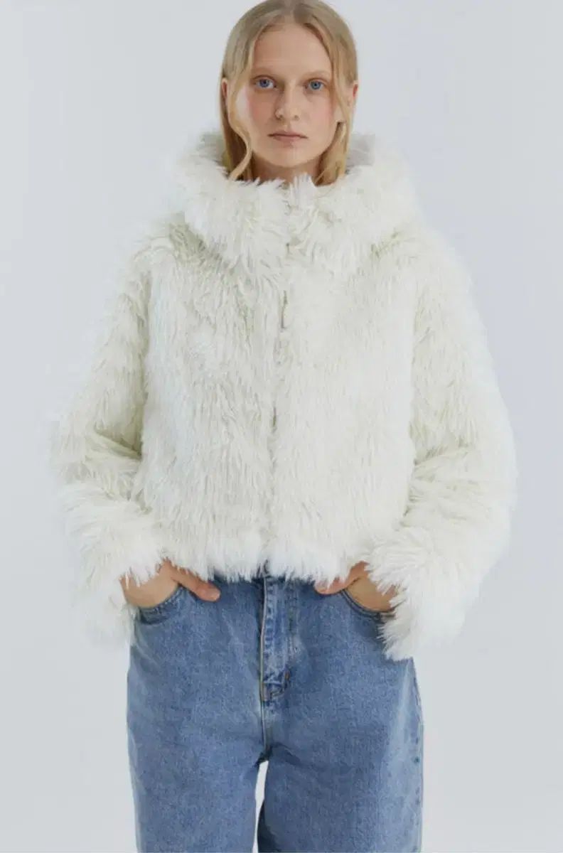 MOLLY フェイクファー フード クロップド ジャケット アイボリー