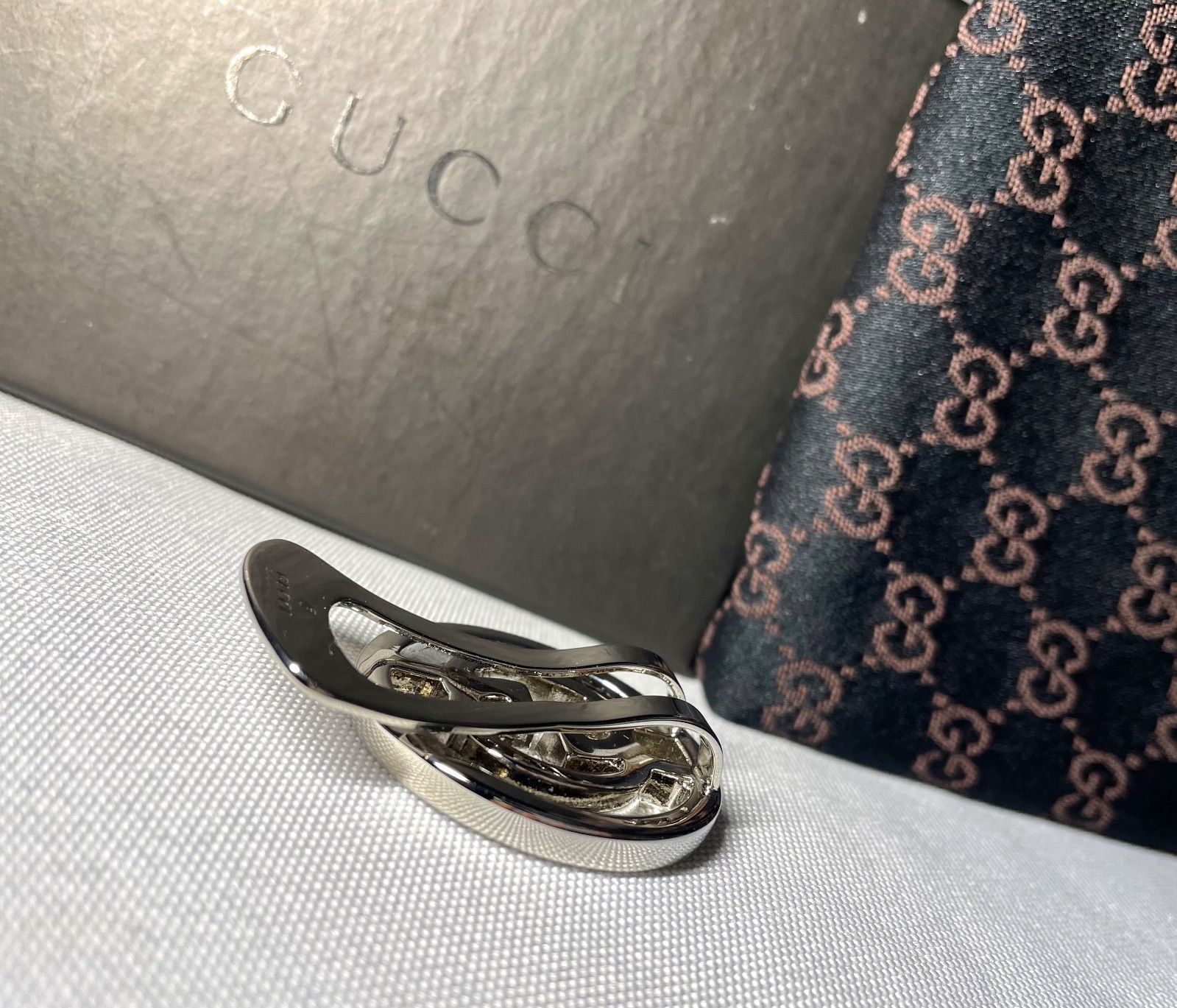 美品 GUCCI グッチ インターロッキングG GGロゴ 鏡面シルバー