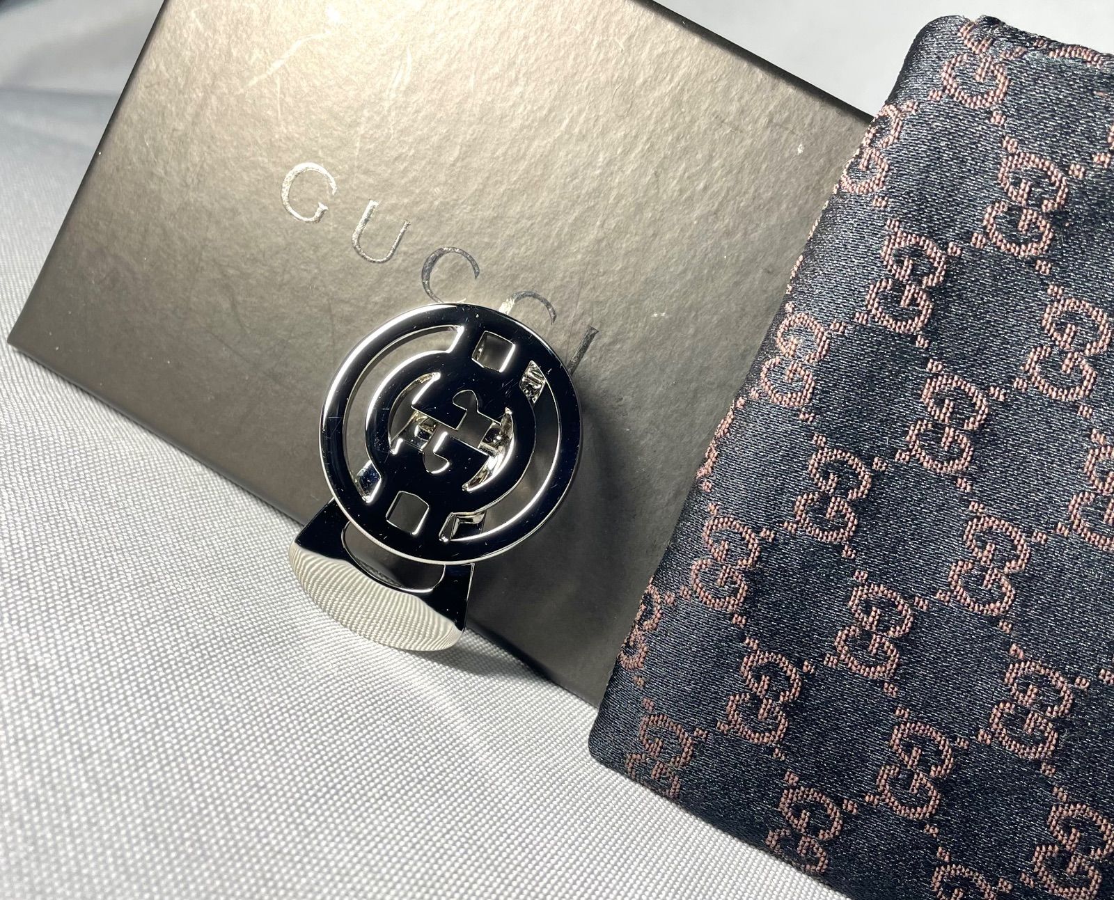 美品 GUCCI グッチ インターロッキングG GGロゴ 鏡面シルバー