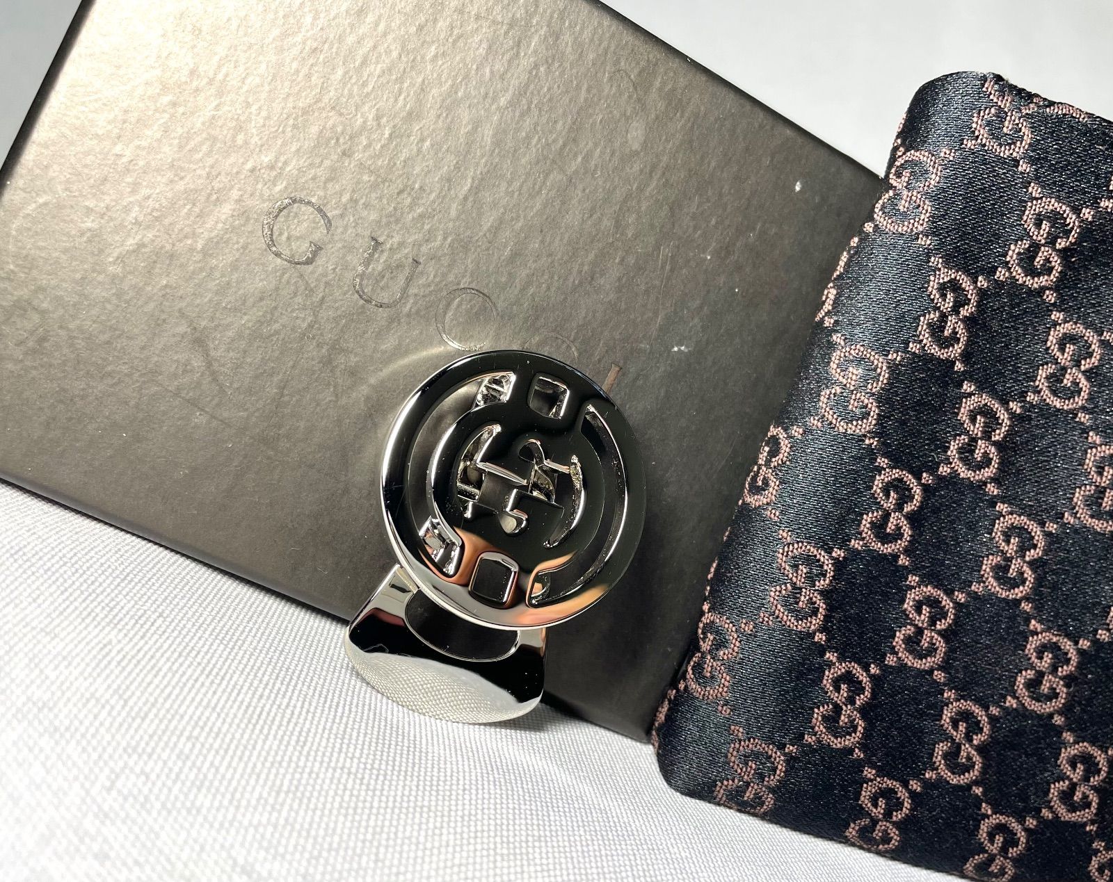 美品 GUCCI グッチ インターロッキングG GGロゴ 鏡面シルバー
