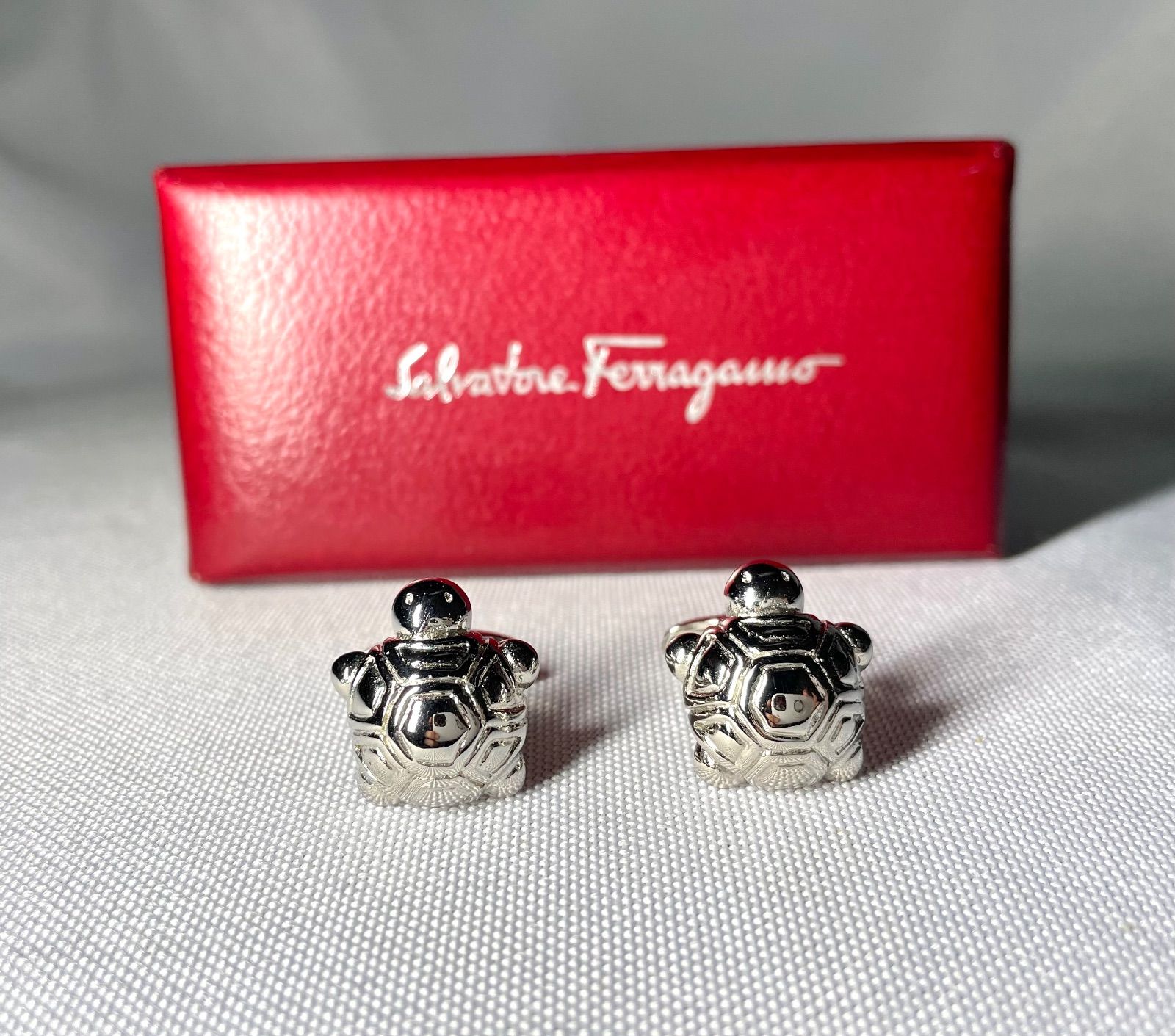 美品 Salvatore Ferragamo サルヴァトーレフェラガモ 立体タートル