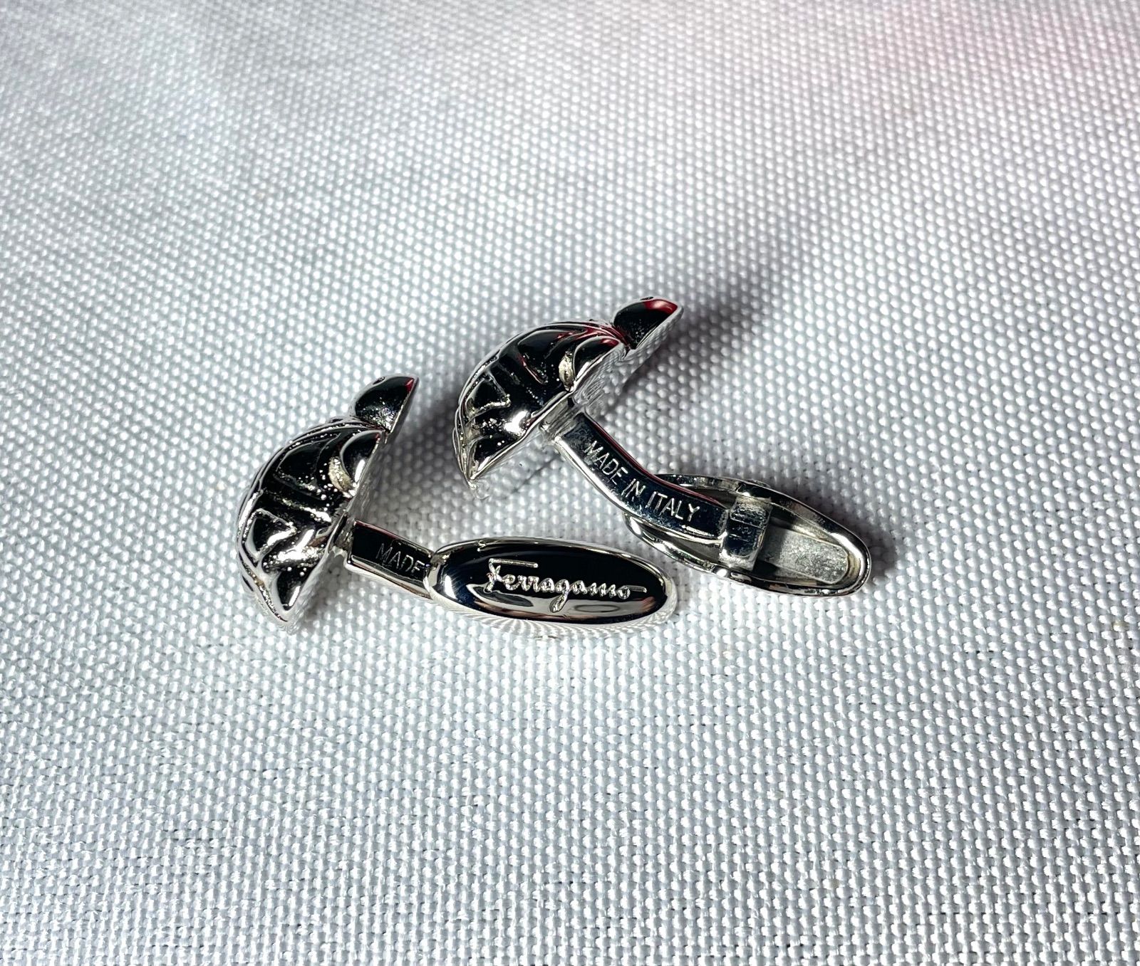 美品 Salvatore Ferragamo サルヴァトーレフェラガモ 立体タートル