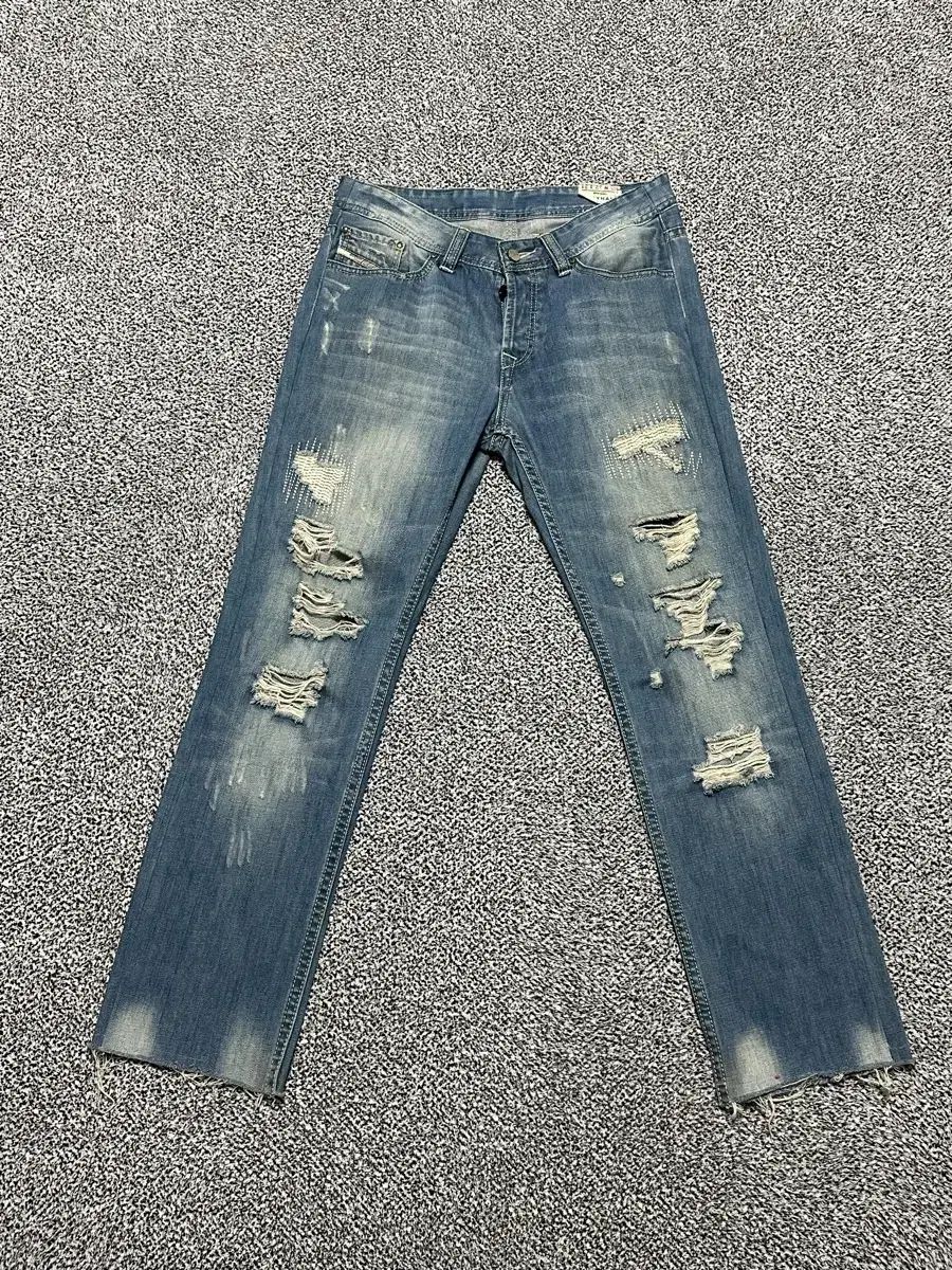 DIESEL メンズ32 ダメージ ウォッシュ デニム