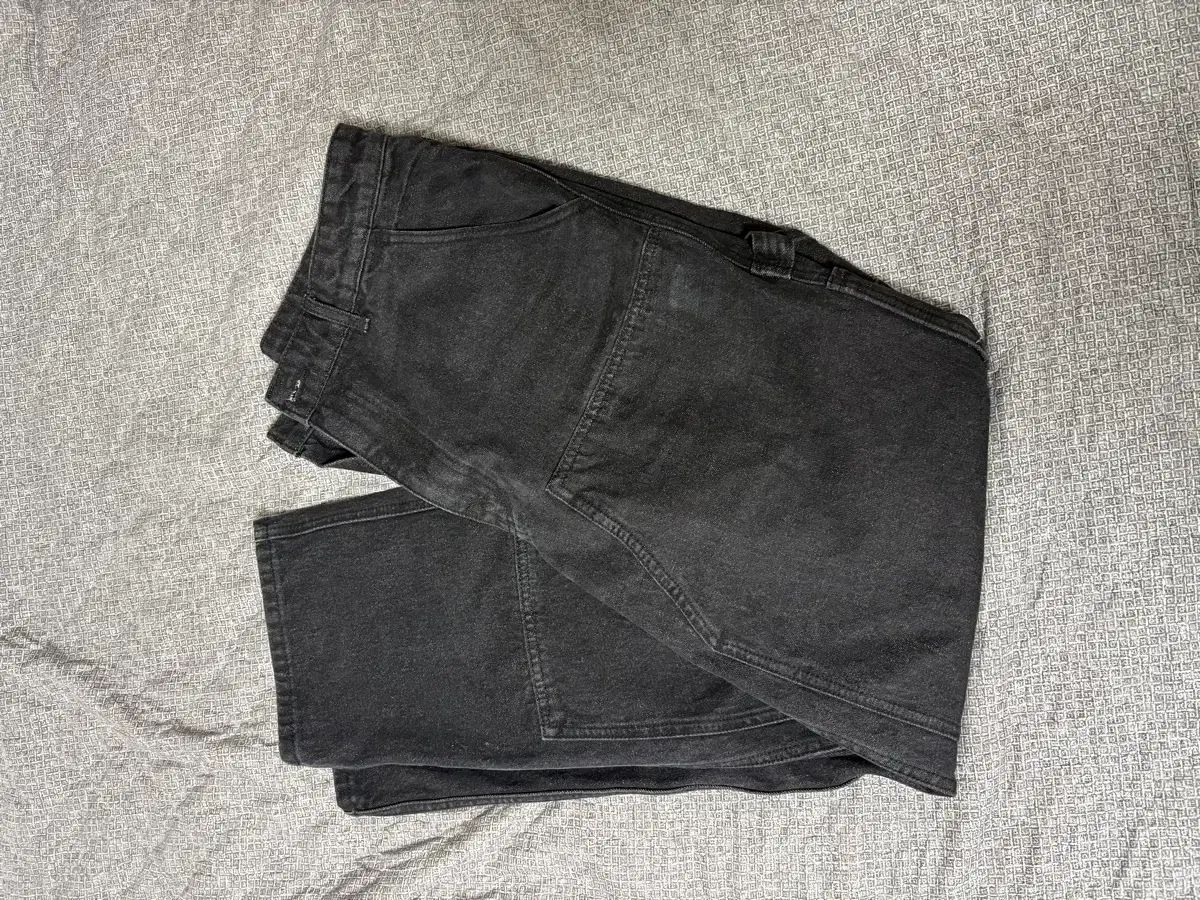 OUTSTANDING ダブルニー デニムパンツ