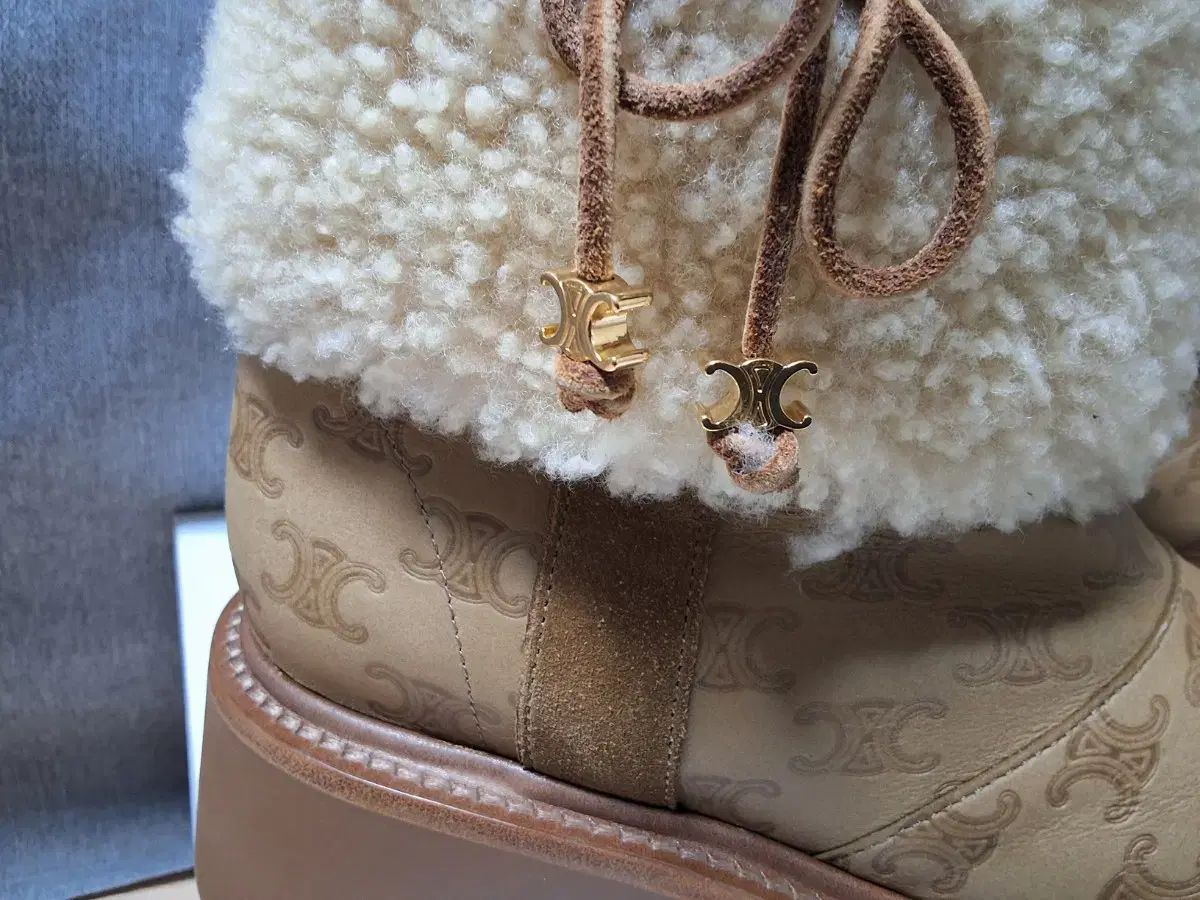 トリオンフ ファーブーツ