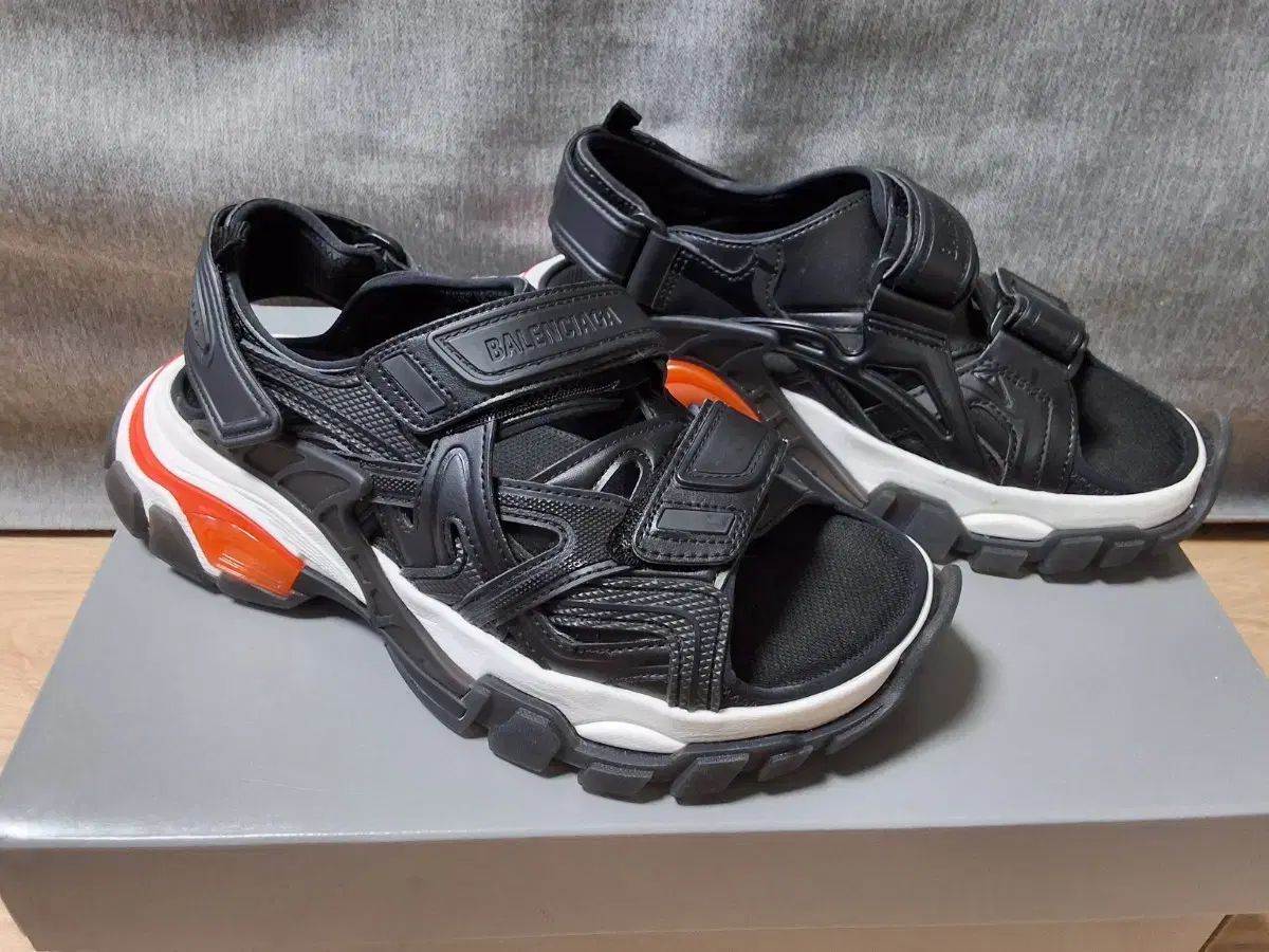 級 バレンシアガ トラック サンダル ブレーザー レッド 38