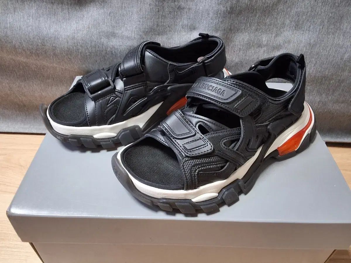 級 バレンシアガ トラック サンダル ブレーザー レッド 38