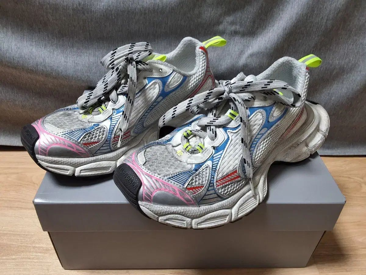 バレンシアガ 3 XL MULTI 42