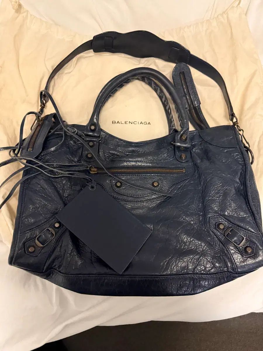 バレンシアガ モーターバッグ Mサイズ ネイビー