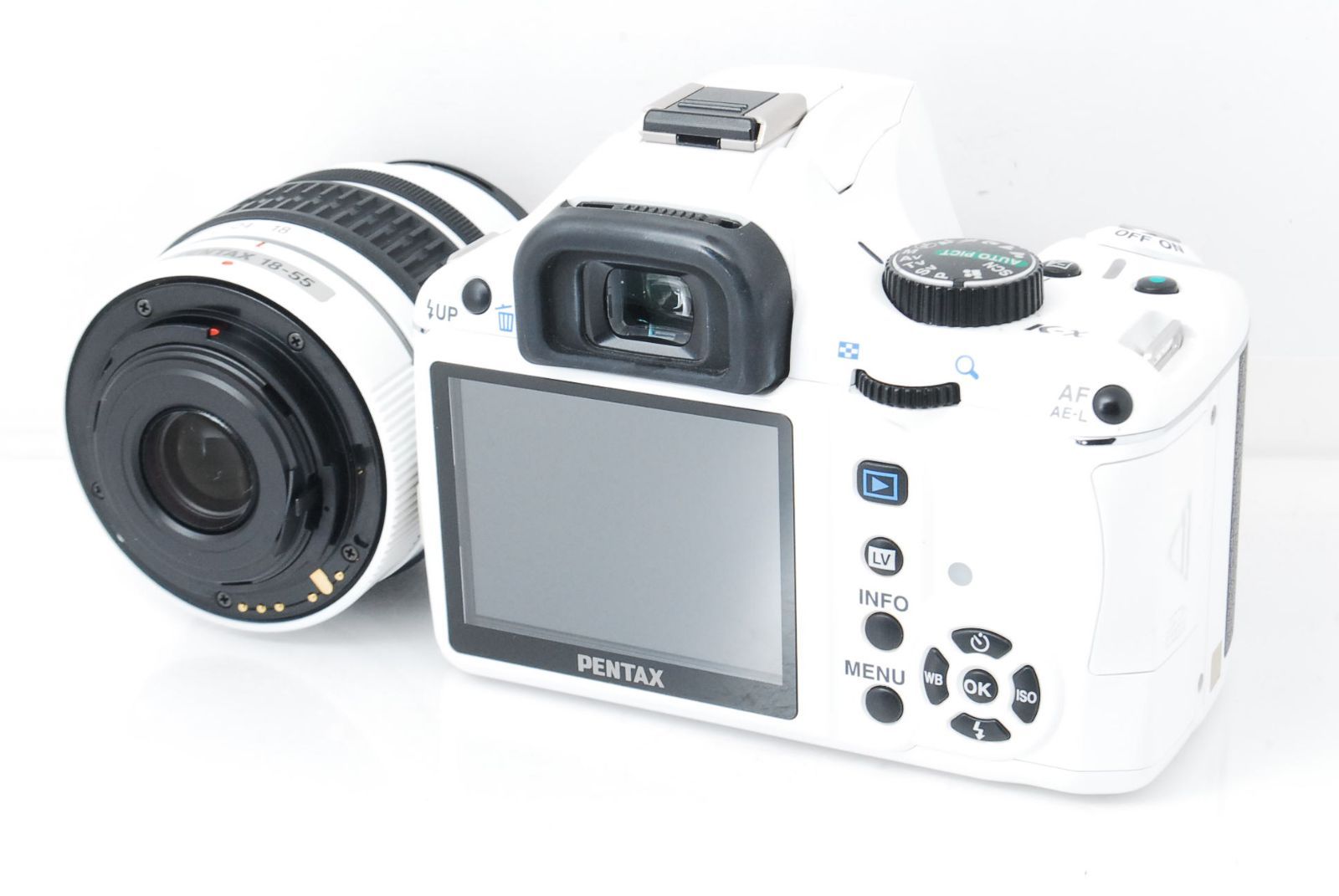 ☆かわいいホワイトカラー！ショット数3194回☆ペンタックス K-x