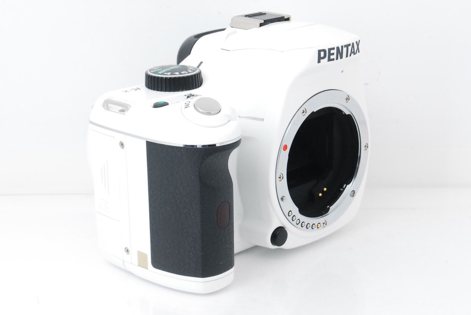 ☆かわいいホワイトカラー！ショット数3194回☆ペンタックス K-x