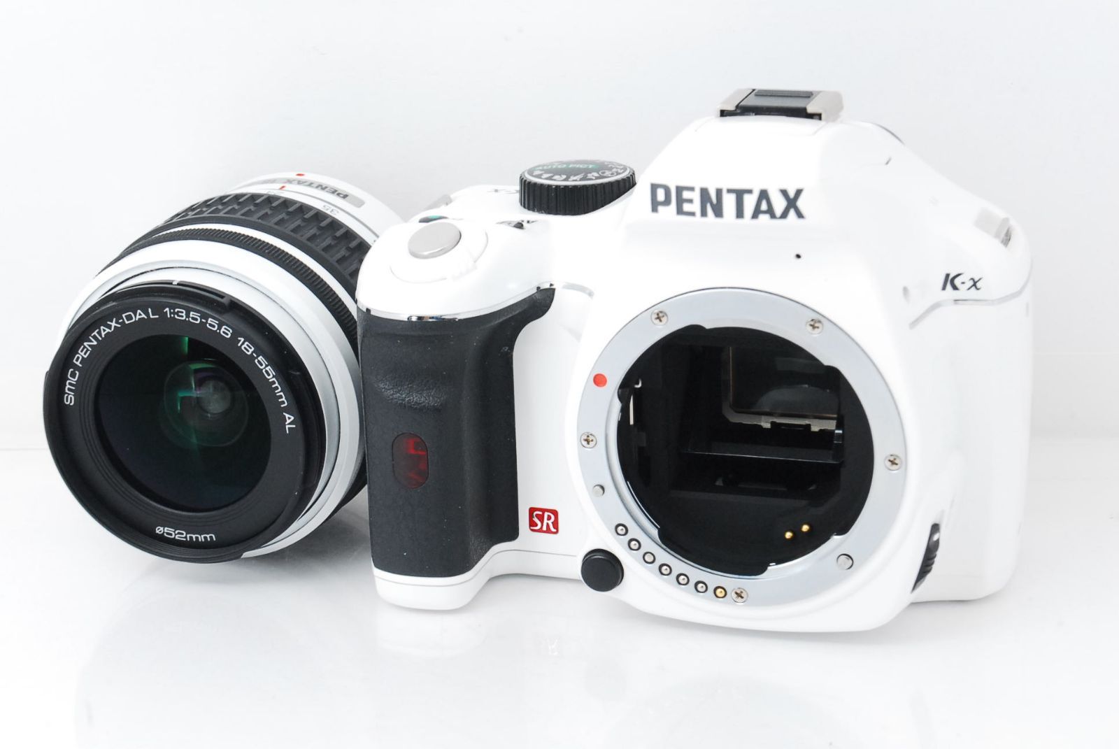 ☆かわいいホワイトカラー！ショット数3194回☆ペンタックス K-x