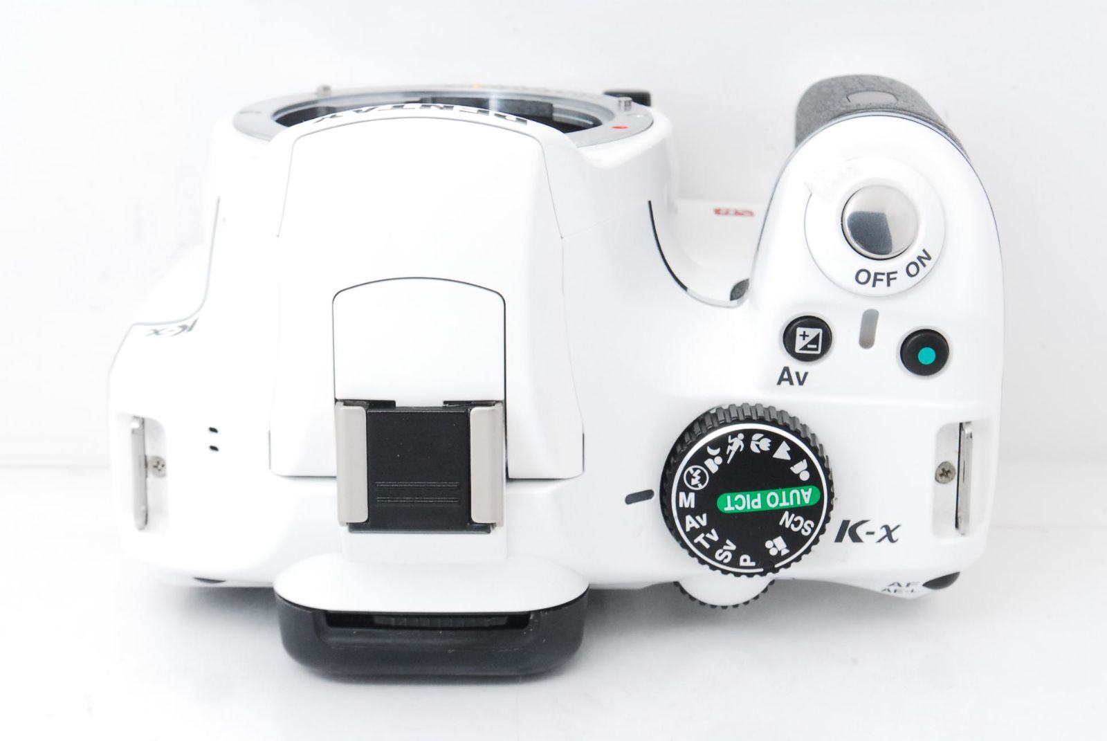 ☆かわいいホワイトカラー！ショット数3194回☆ペンタックス K-x