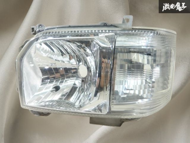 ハイエース200系 左ヘッドライトユニット LED 81185-26842 KOITO 26