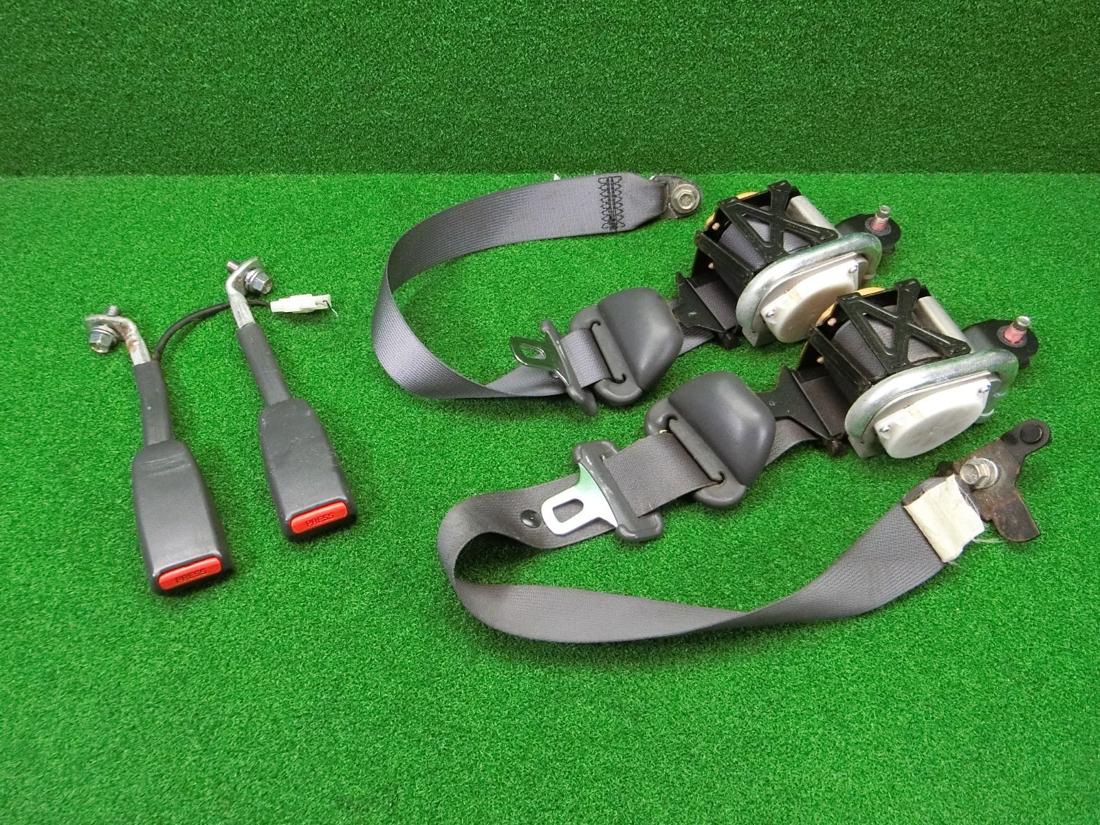 12326 スバル サンバーバン TV 1 フロント シートベルト 左右セット キャッチ TK 521 S 209 210