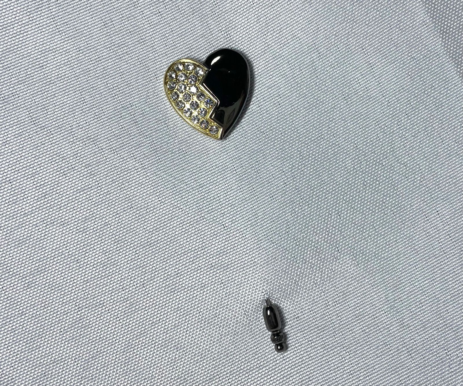 美品　イヴサンローラン　ブローチ　YSLロゴ　ハート　ラインストーン　コサージュ YVES SAINT LAURENT イヴサンローラン ハートデザイン&ラインストーン