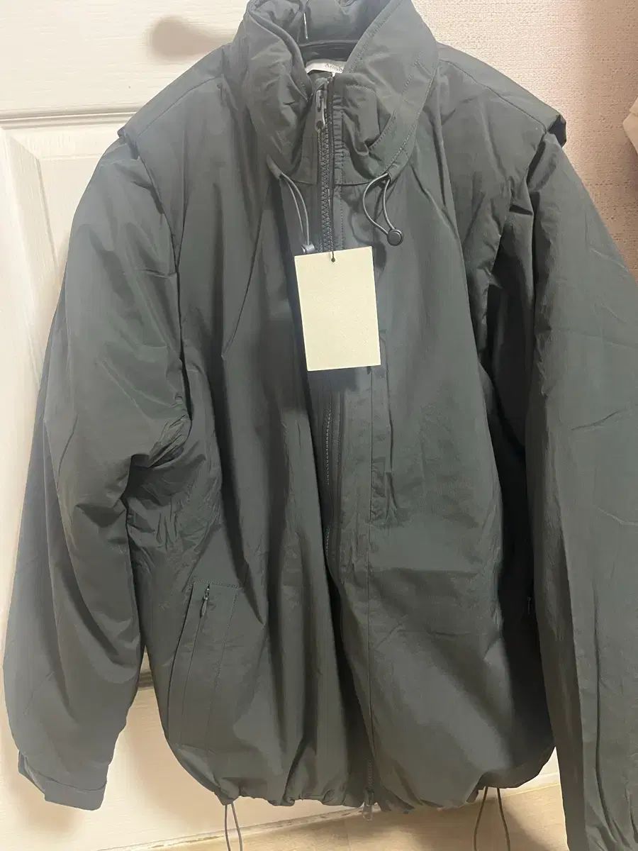 エミリー・ブラントはワインみたいに熟成してるね : r/SipsTea, image size:900x1200