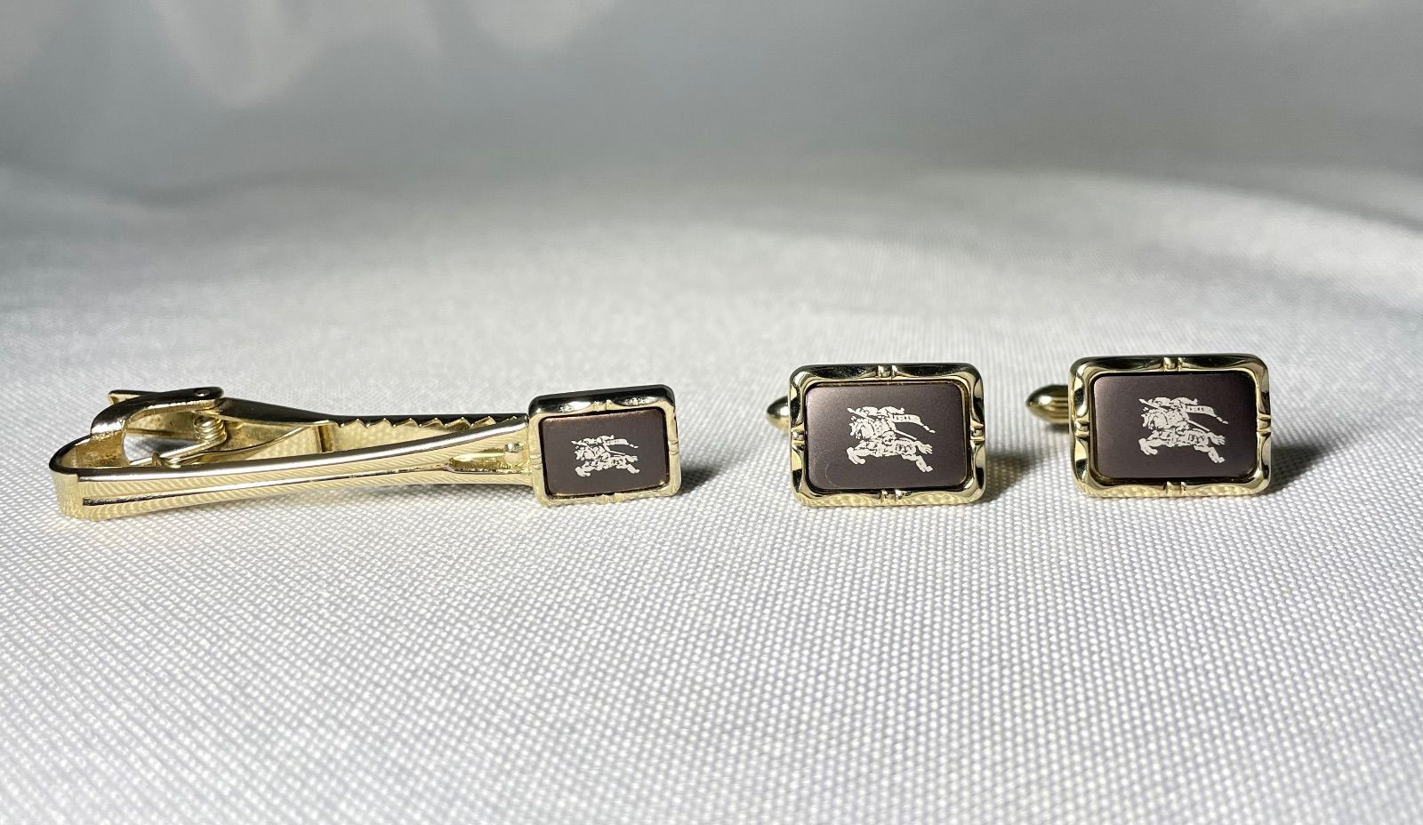 Burberry バーバリー ホースナイトロゴ 騎士デザイン ゴールド&ダーク