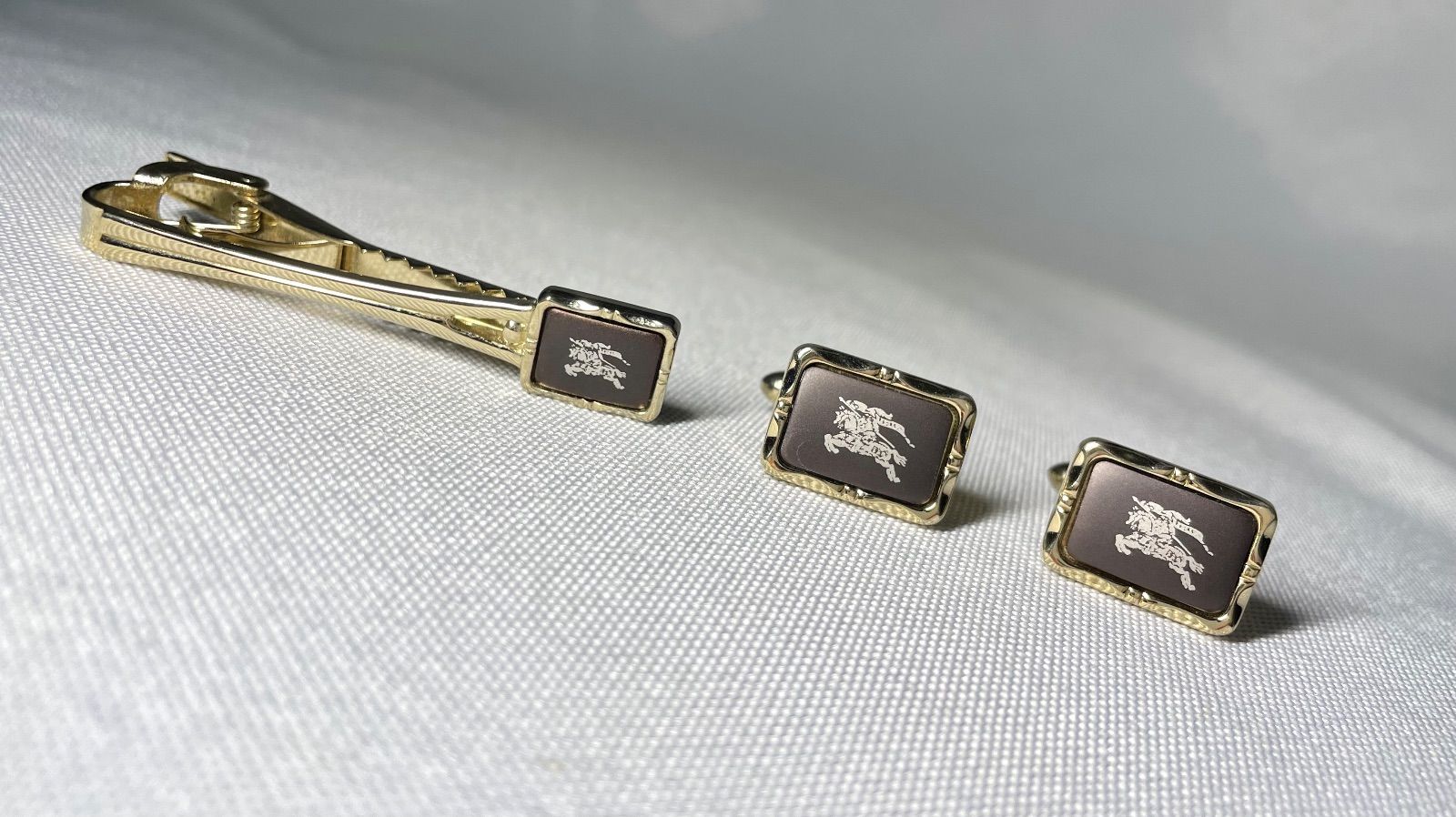 Burberry バーバリー ホースナイトロゴ 騎士デザイン ゴールド&ダーク