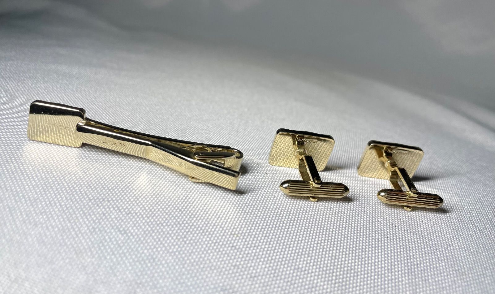 Burberry バーバリー ホースナイトロゴ 騎士デザイン ゴールド&ダーク