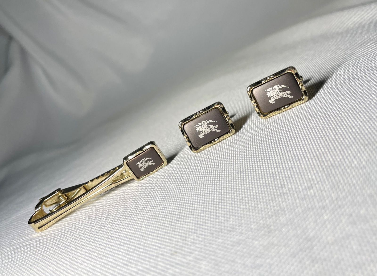 Burberry バーバリー ホースナイトロゴ 騎士デザイン ゴールド&ダーク