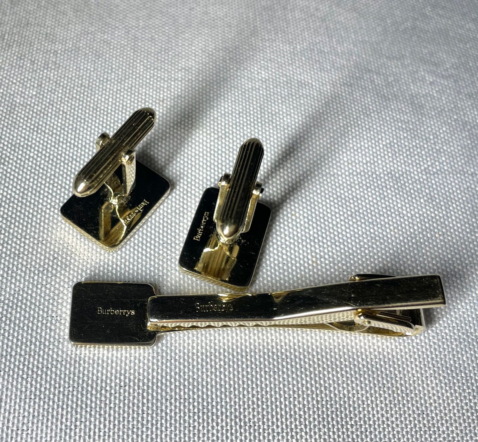 Burberry バーバリー ホースナイトロゴ 騎士デザイン ゴールド&ダーク