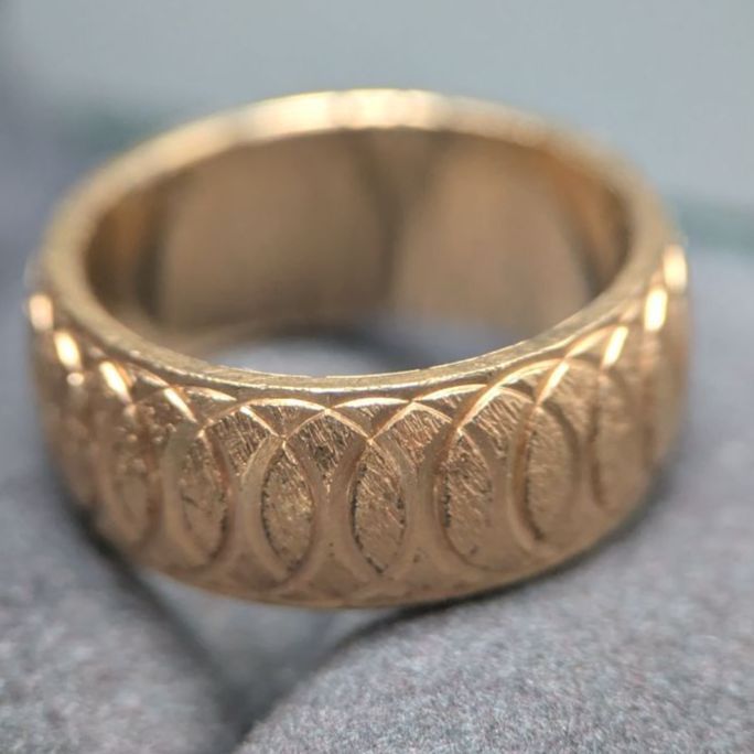 18 K HGE ヴィンテージ調 幅広甲丸 彫金バンドリング ゴールド ユニセックス 11号 9 2 g 18金 レトロ彫金