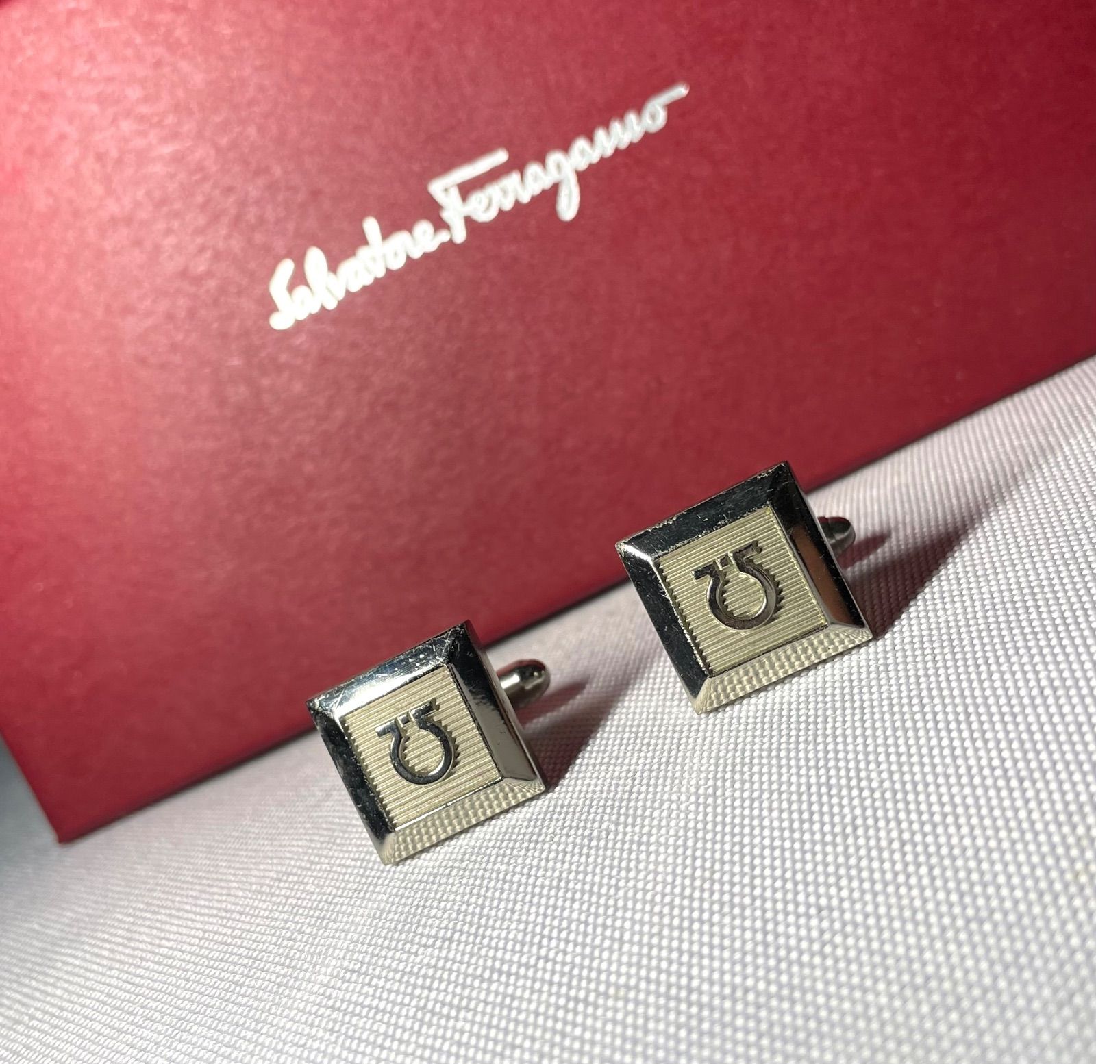 Salvatore Ferragamo サルヴァトーレフェラガモ ガンチーニロゴ