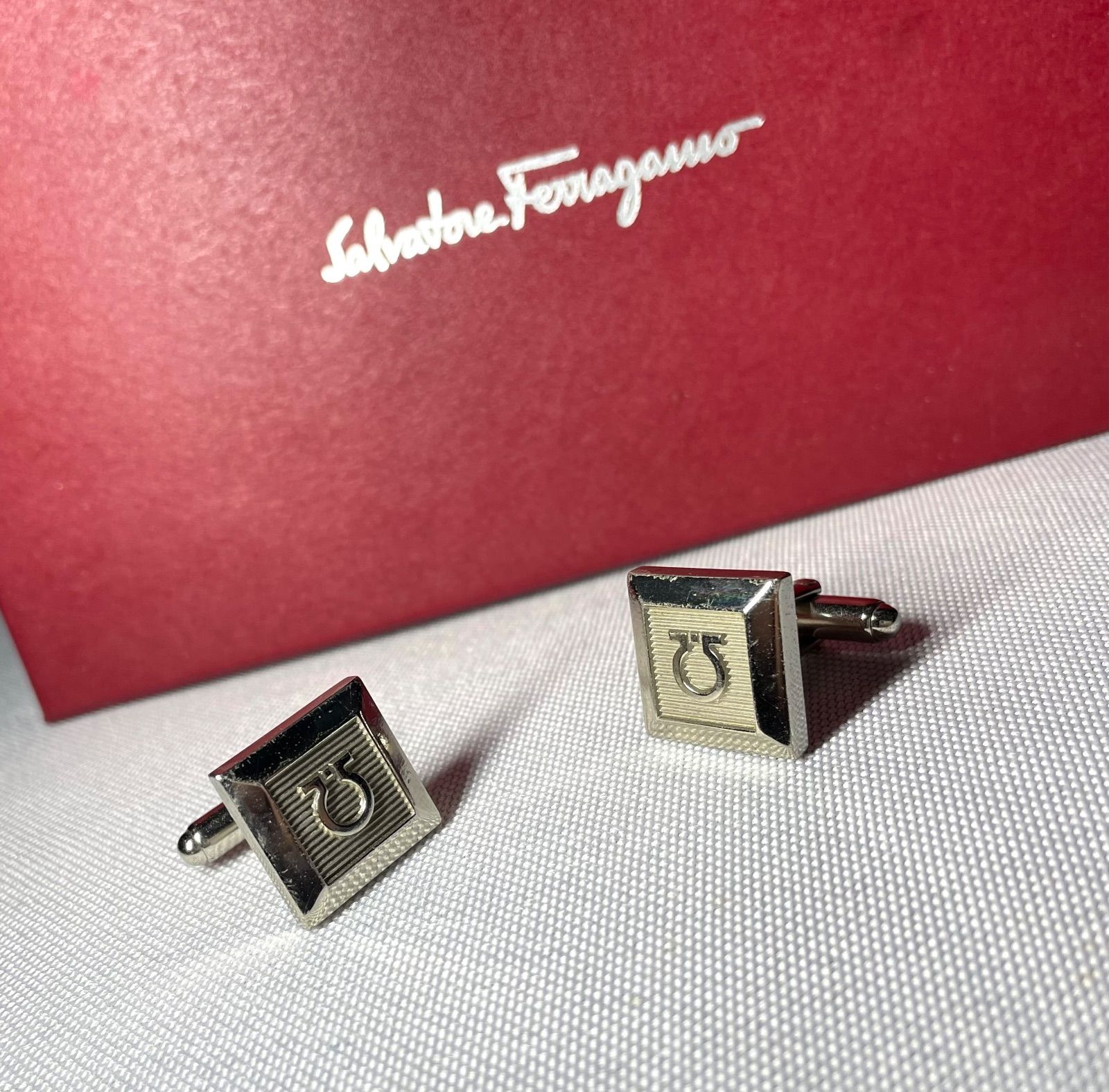 Salvatore Ferragamo サルヴァトーレフェラガモ ガンチーニロゴ