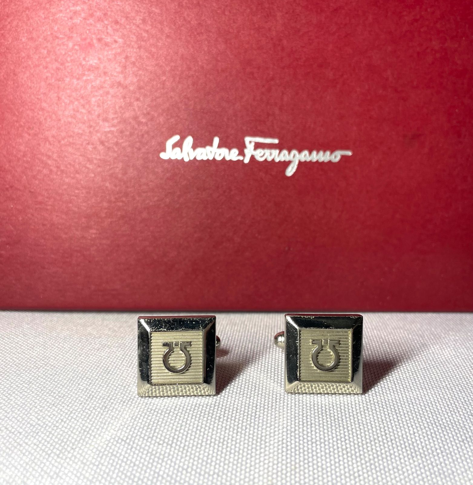 Salvatore Ferragamo サルヴァトーレフェラガモ ガンチーニロゴ