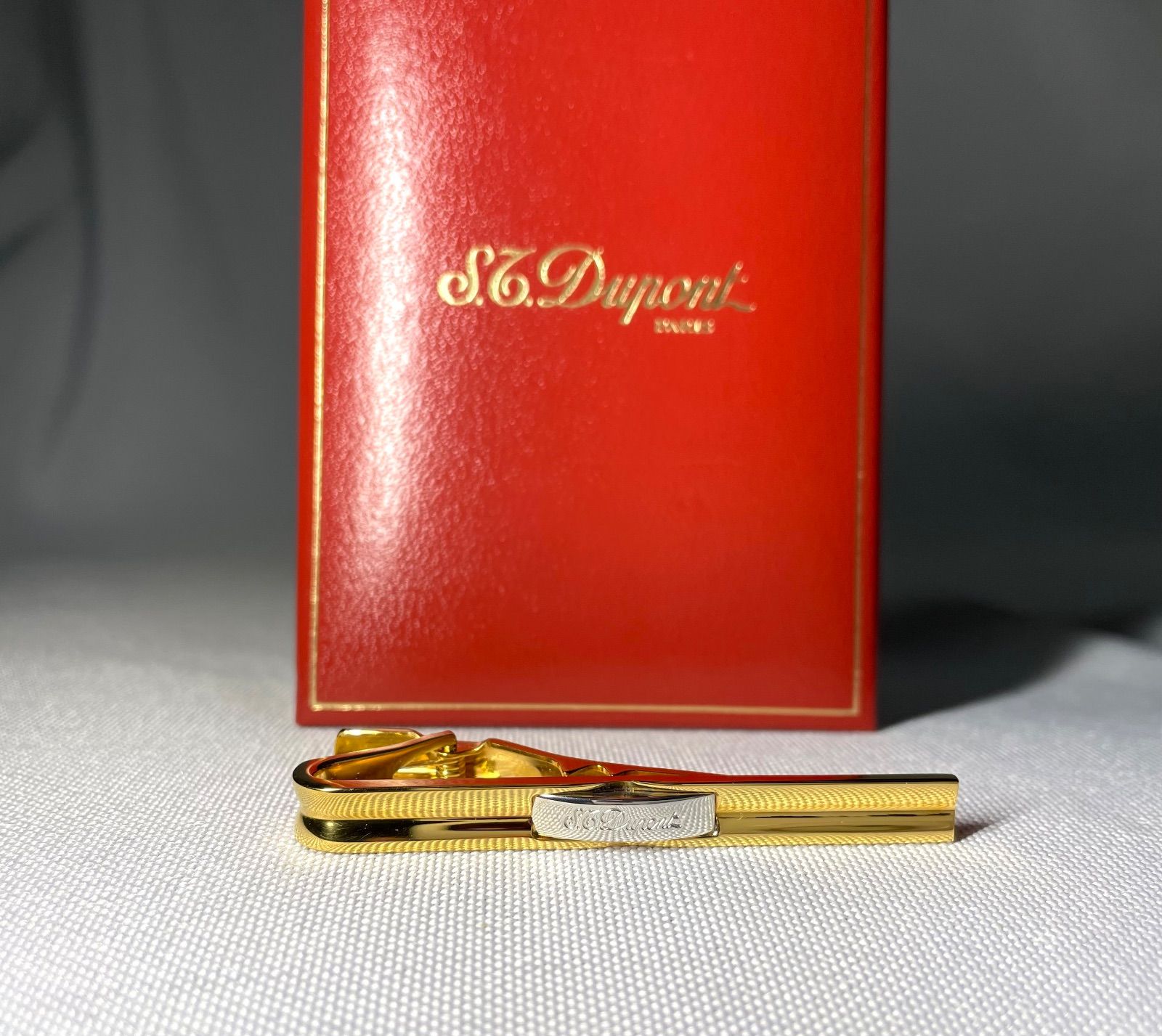 S.T.Dupont デュポン ブランドロゴ文字 ゴールド-シルバーメタリック ネクタイピン タイピン タイバー メンズ ケースあり