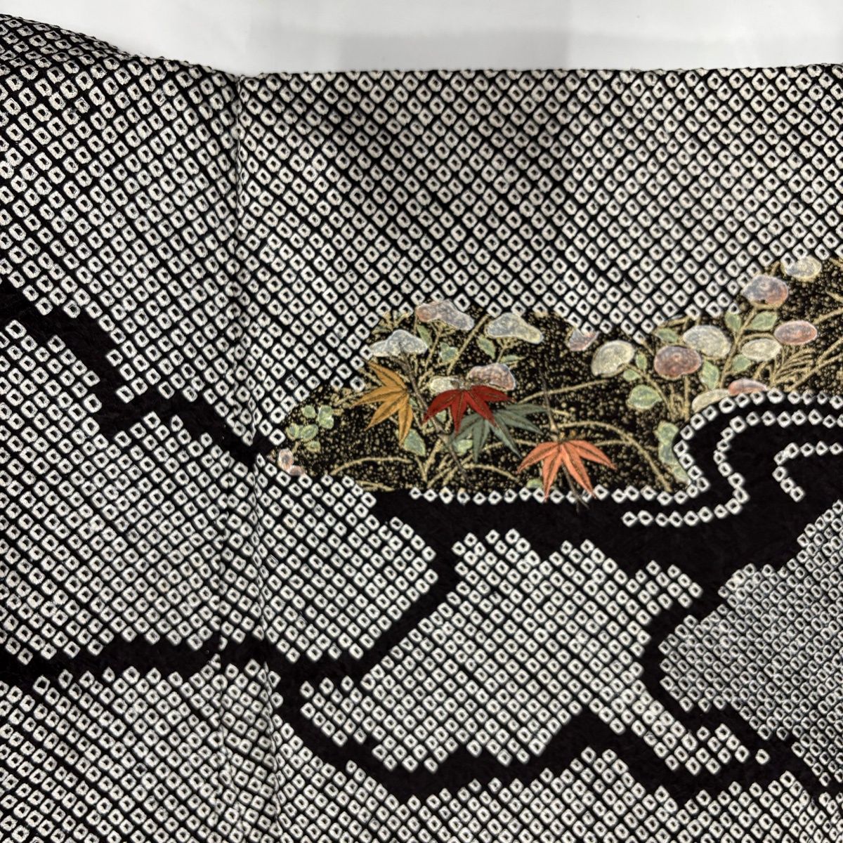 訪問着 身丈166cm 裄丈63cm S 袷 雲文 秋草 総絞り 刺繍 黒 正絹 秀品