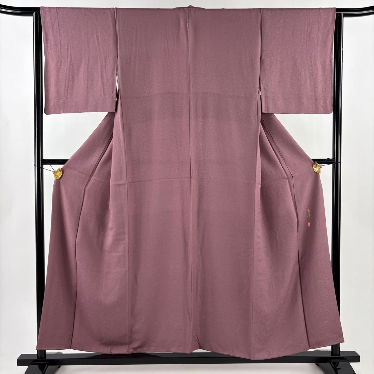 色無地 身丈154 cm 裄丈63 5 S 袷 落款 地紋 赤紫 正絹 秀品 一つ紋